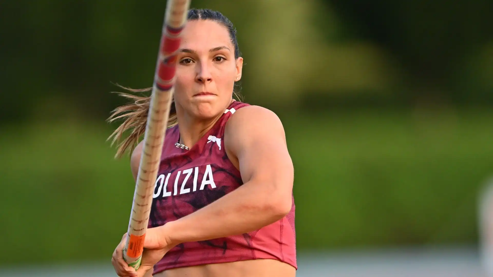 "Non importa se sei alta, bassa, magra, formosa, quel che è certo è che non andrai mai bene al leone da tastiera di turno" la replica dell'atleta