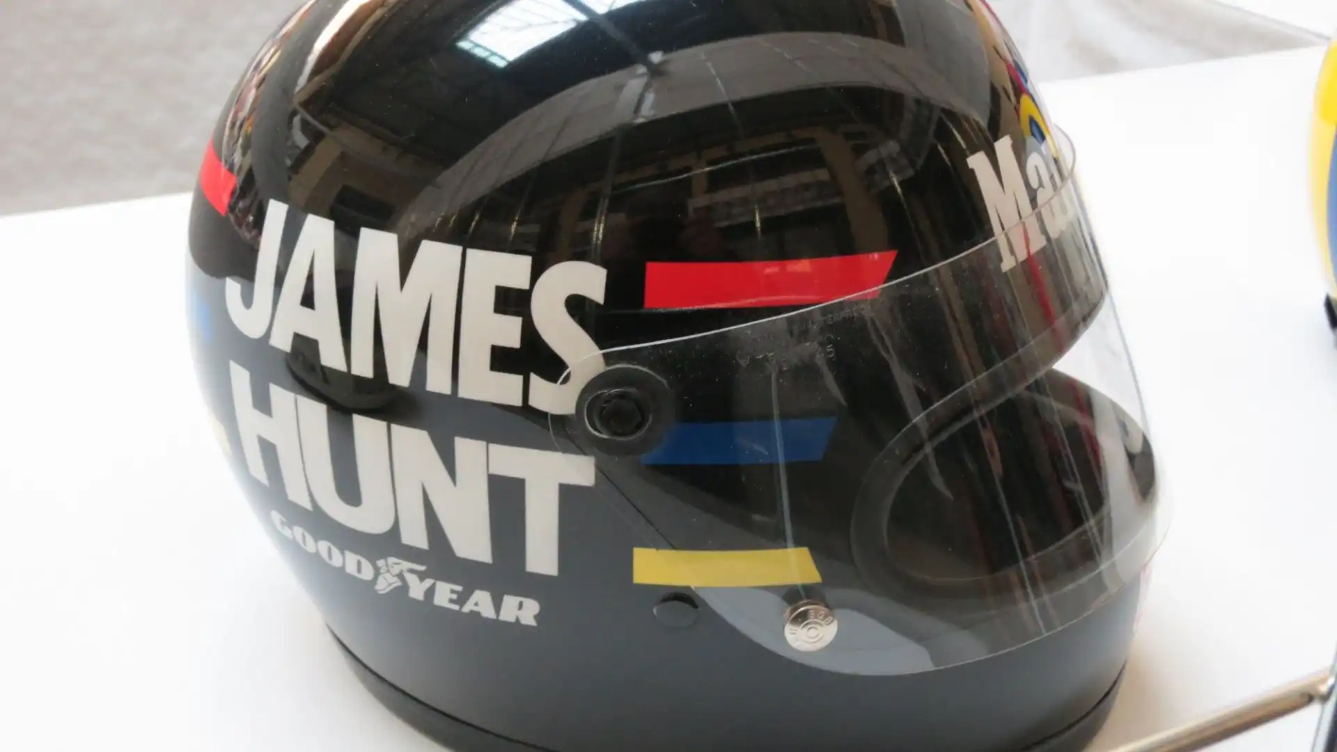 Questo casco venne indossato da James Hunt