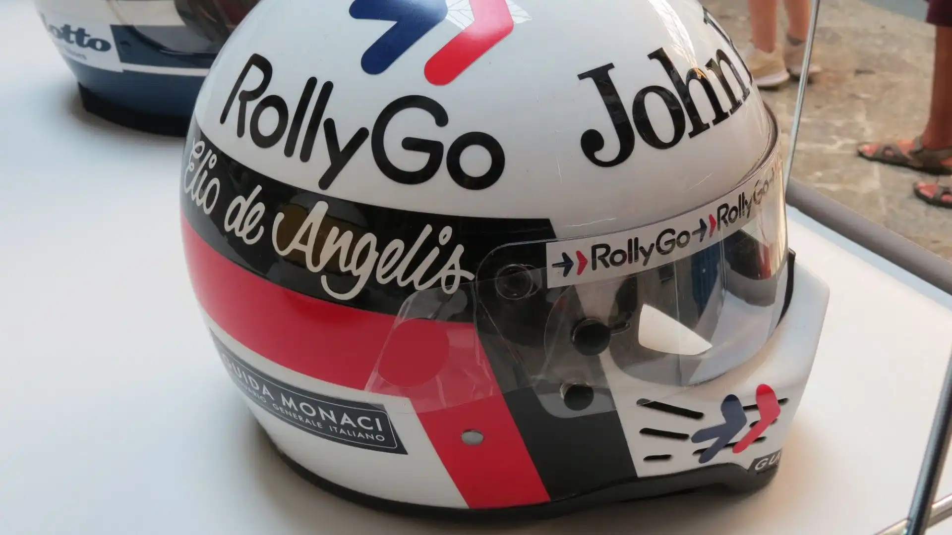 E' il casco di Elio De Angelis