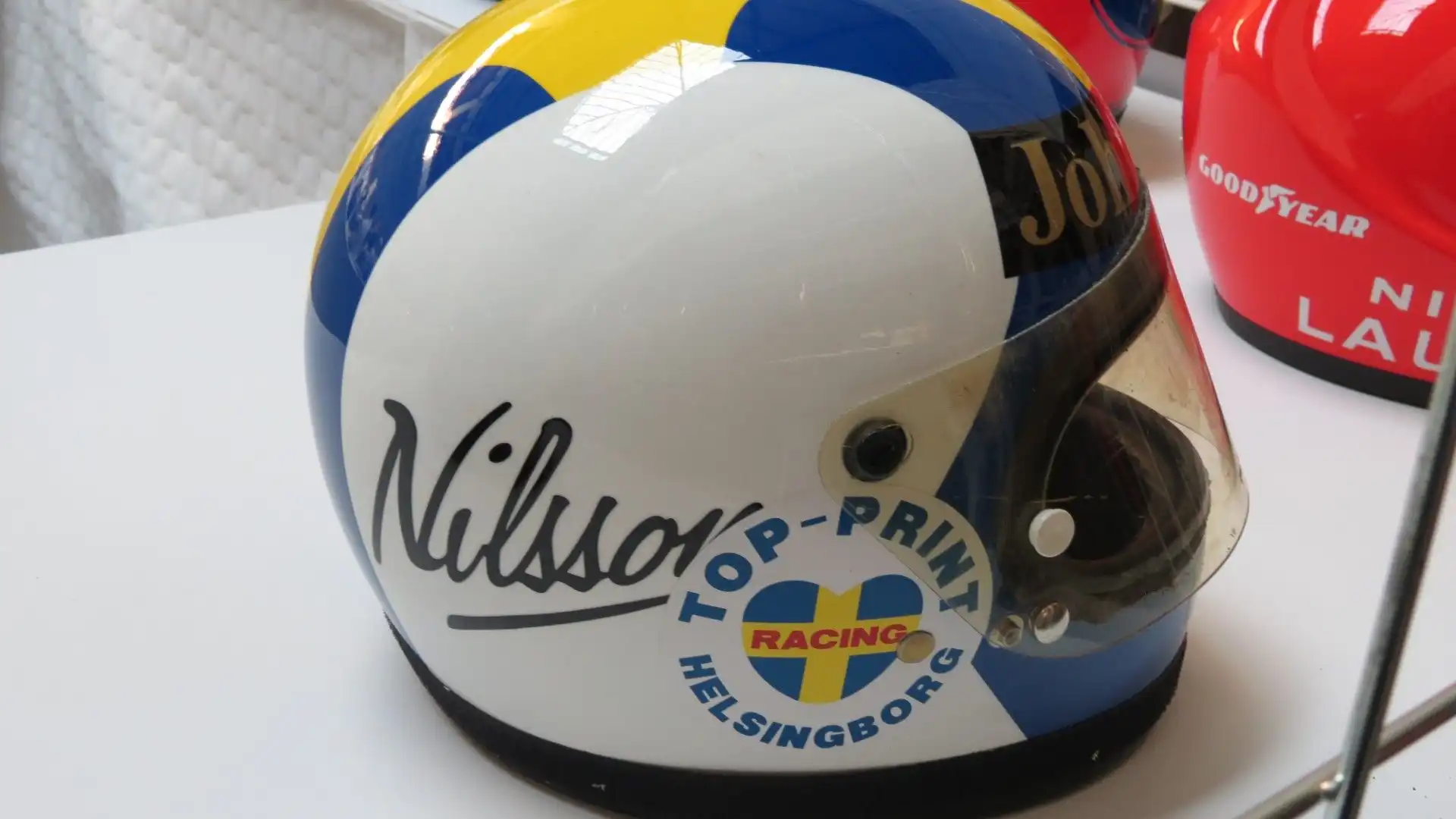 Il casco in questione lo portava Gunnar Nilsson, svedese