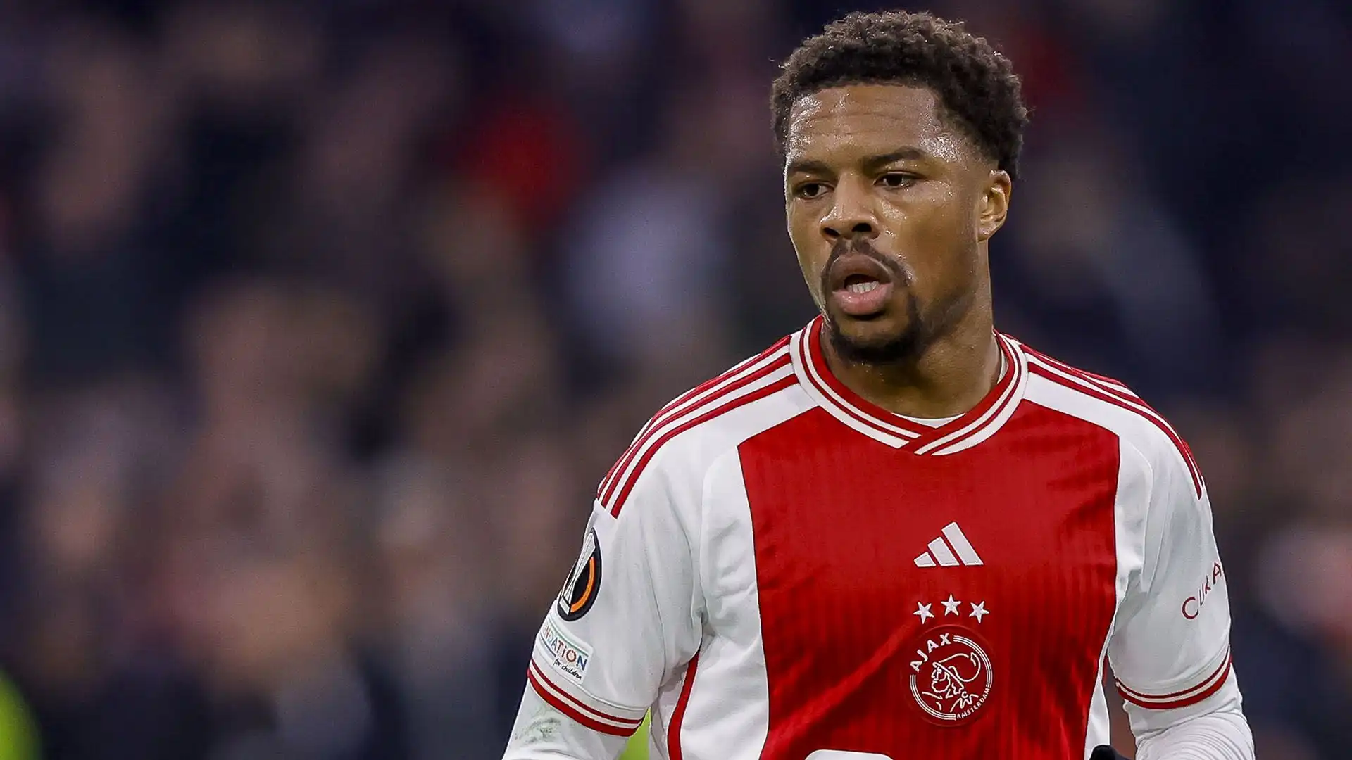 L'Ajax ha avvisato il calciatore inglese che il suo spazio si ridurrà drasticamente nei prossimi mesi