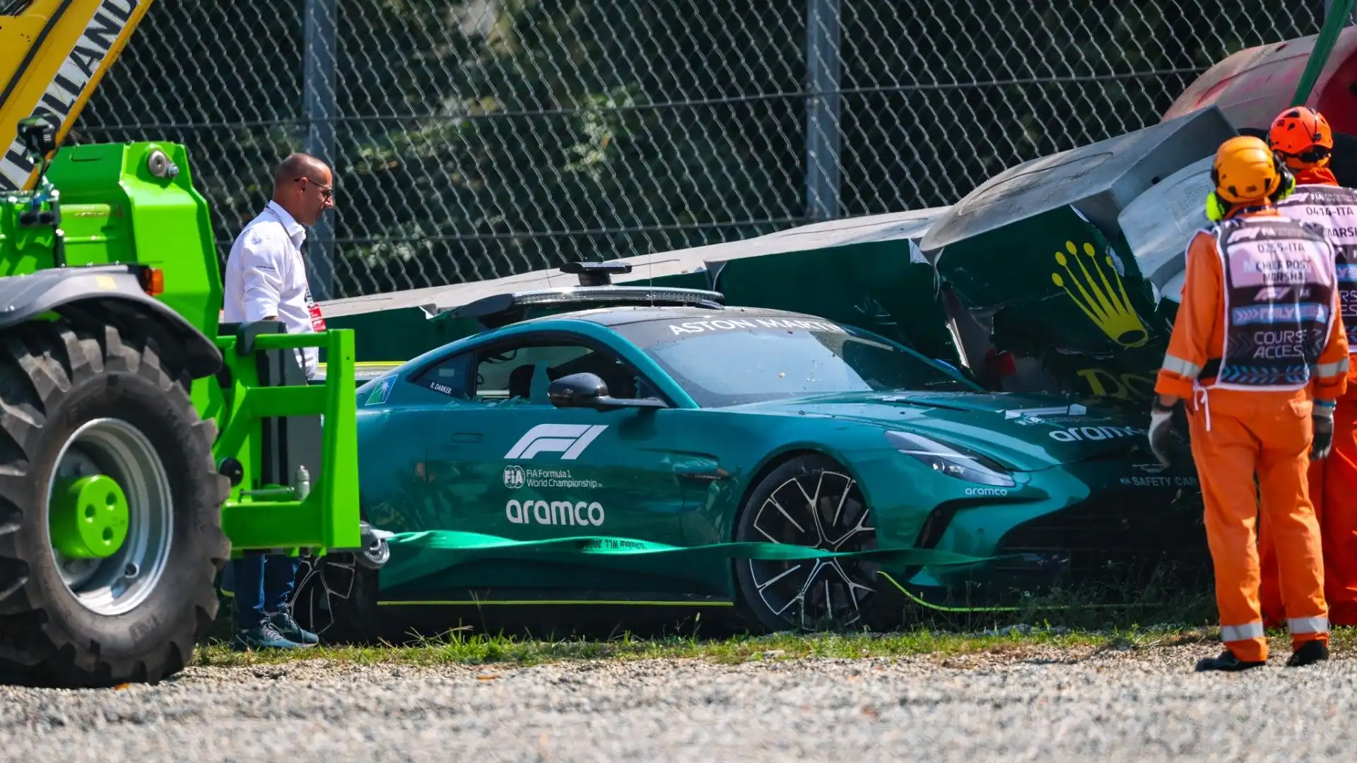 Safety car, che botto! Le foto dello schianto