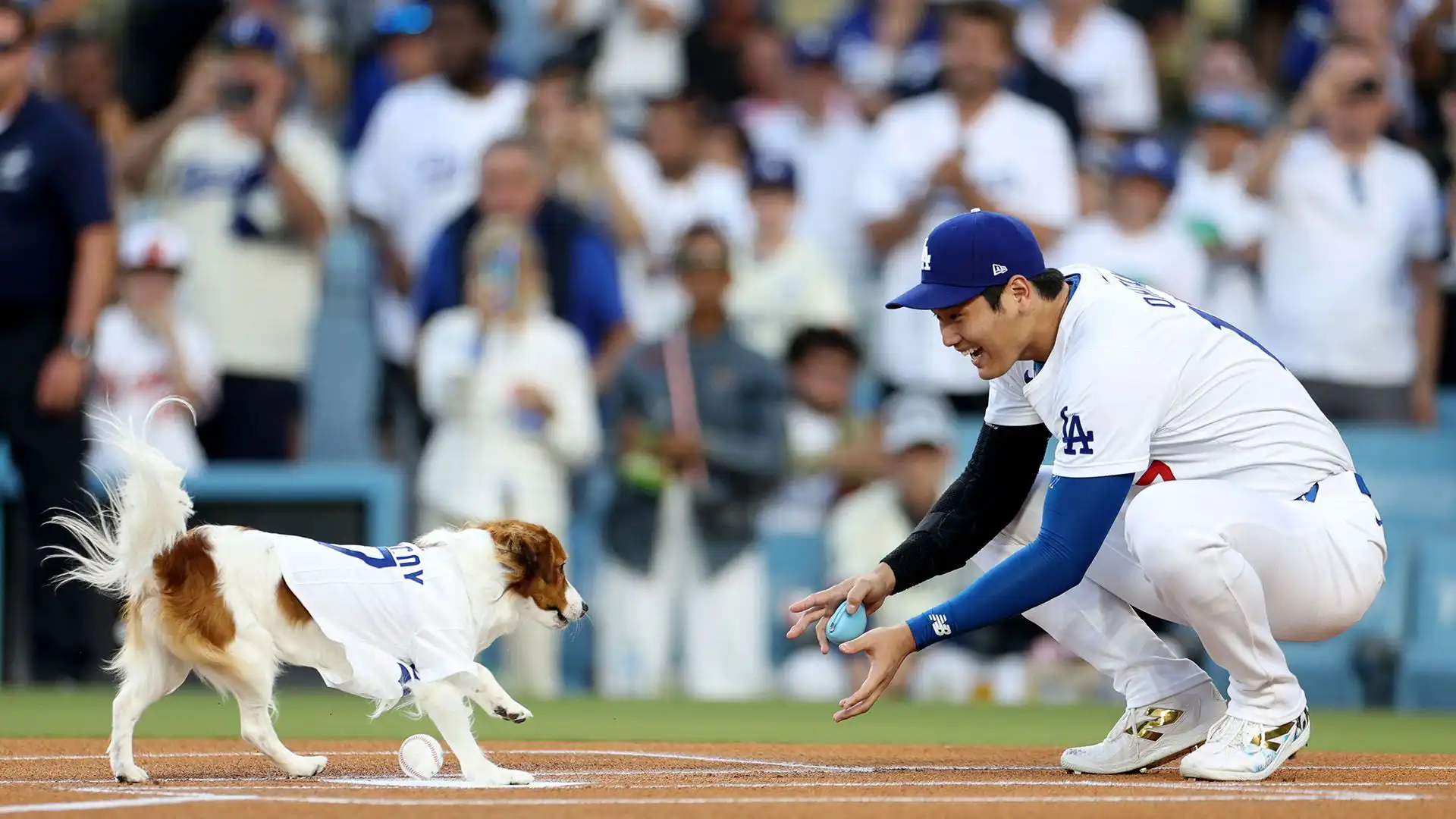 Il campione giapponese ha emozionato i tifosi prima della partita dei Los Angeles Dodgers contro i Baltimore Orioles