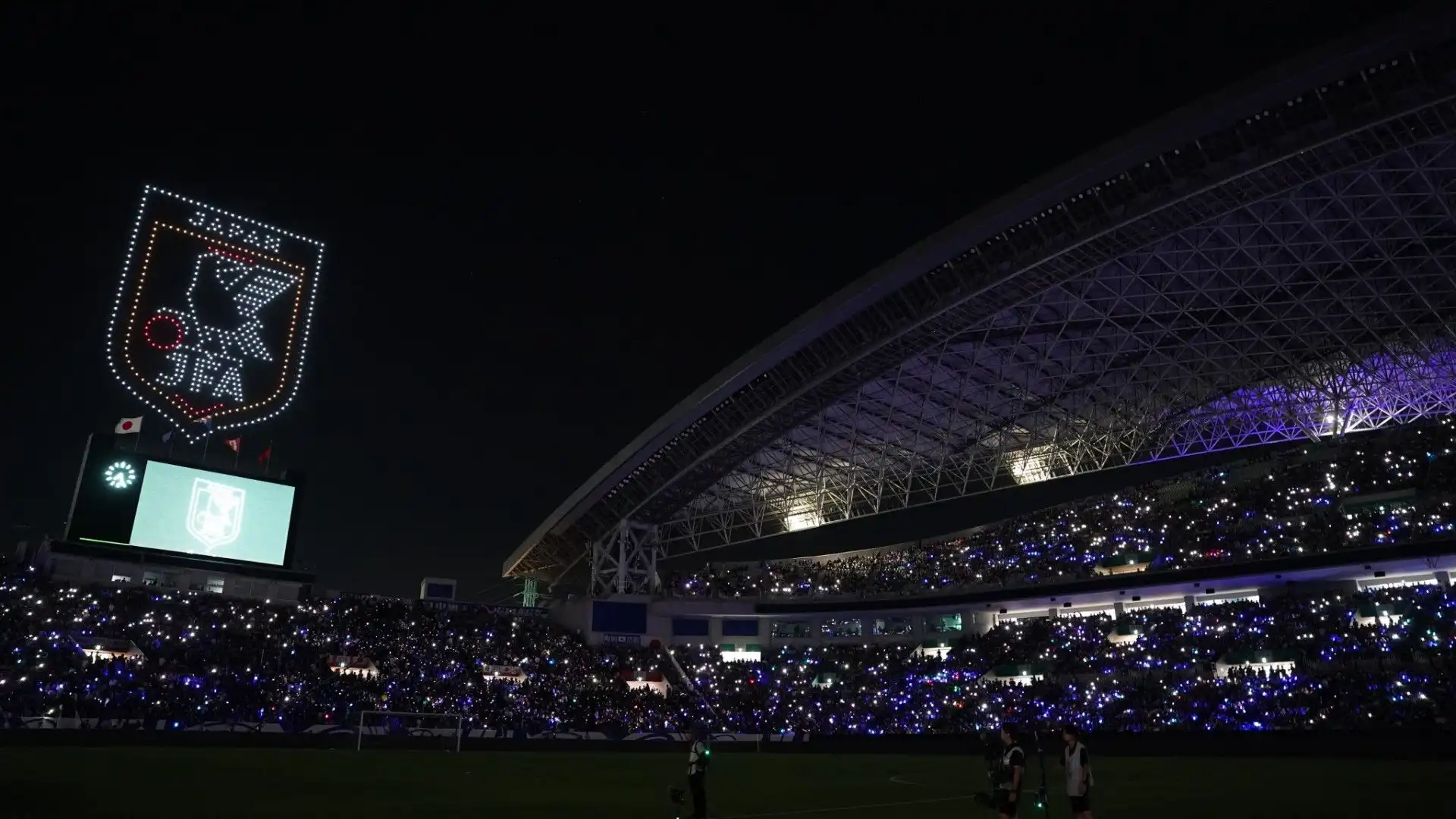 Spettacolo in campo ma non solo: i droni prima della partita hanno catturato l'attenzione di tutti