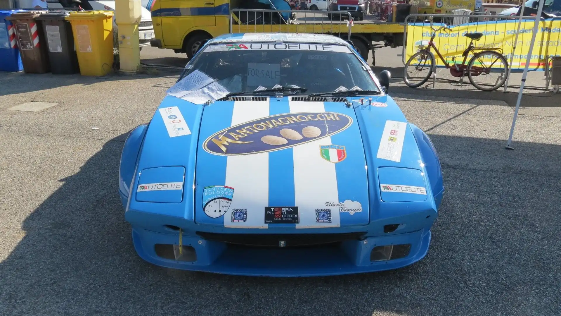 Il team tecnico, guidato da Gianpaolo Dallara, optò per una carrozzeria monoscocca