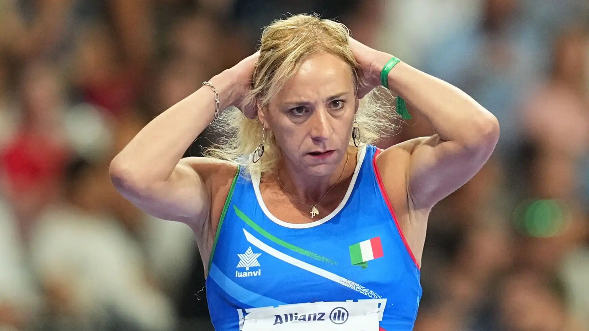 La decisione della World Para Athletics di permetterle di gareggiare con le donne ha scatenato tante polemiche