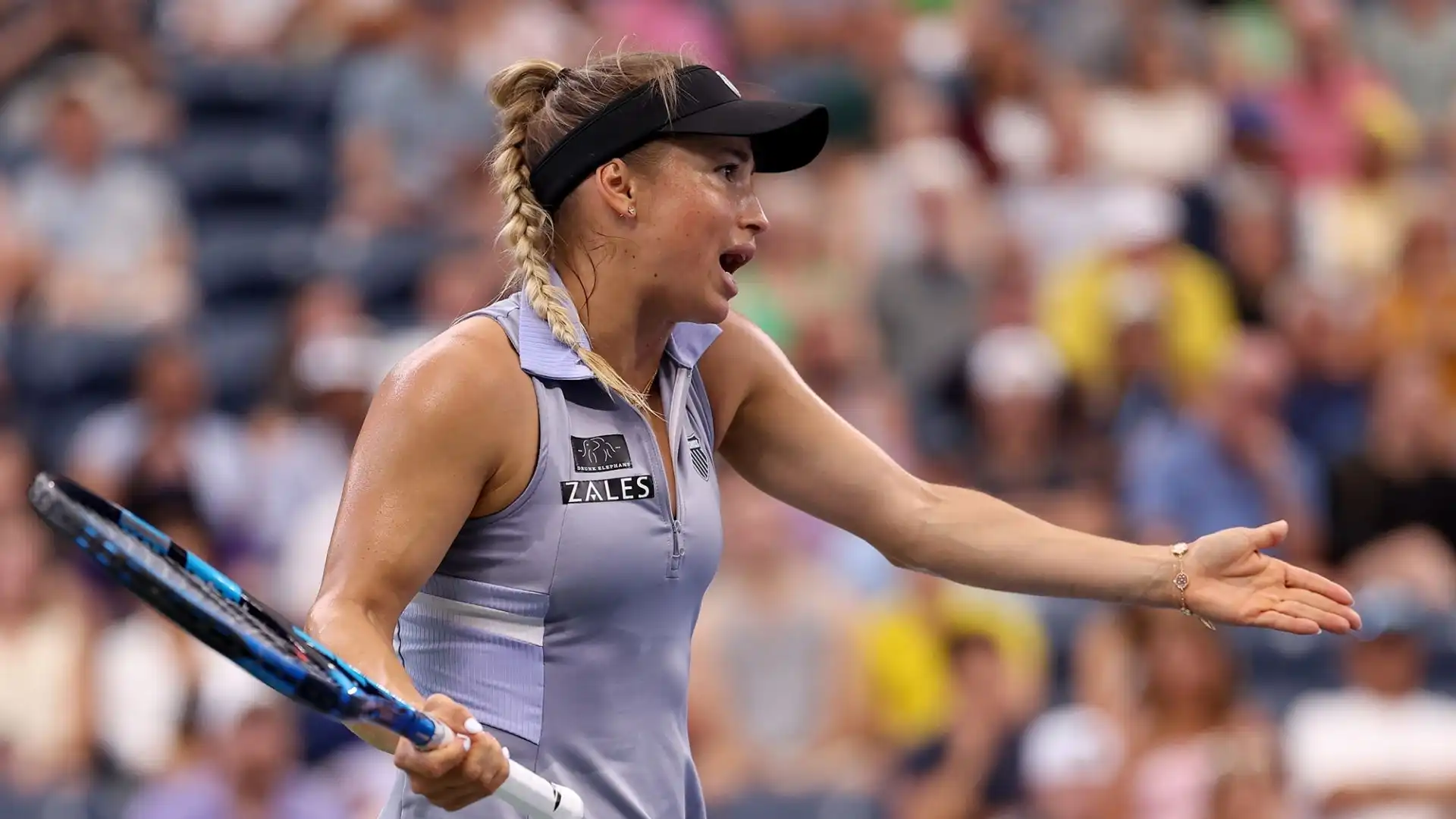 Molto nervosa durante il match contro Jasmine Paolini, Putintseva se l'è presa con una raccattapalle