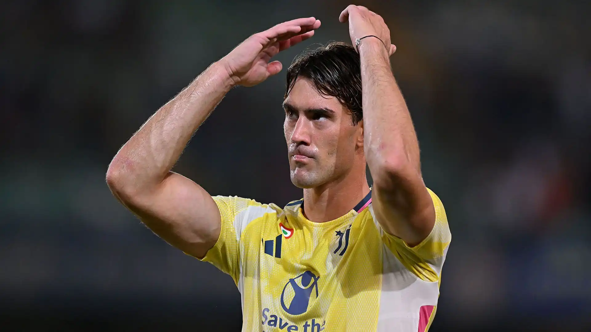 Vlahovic è da tempo argomento molto discusso tra i tifosi. Inoltre il suo stipendio altissimo costringe la Juventus a trovare una soluzione