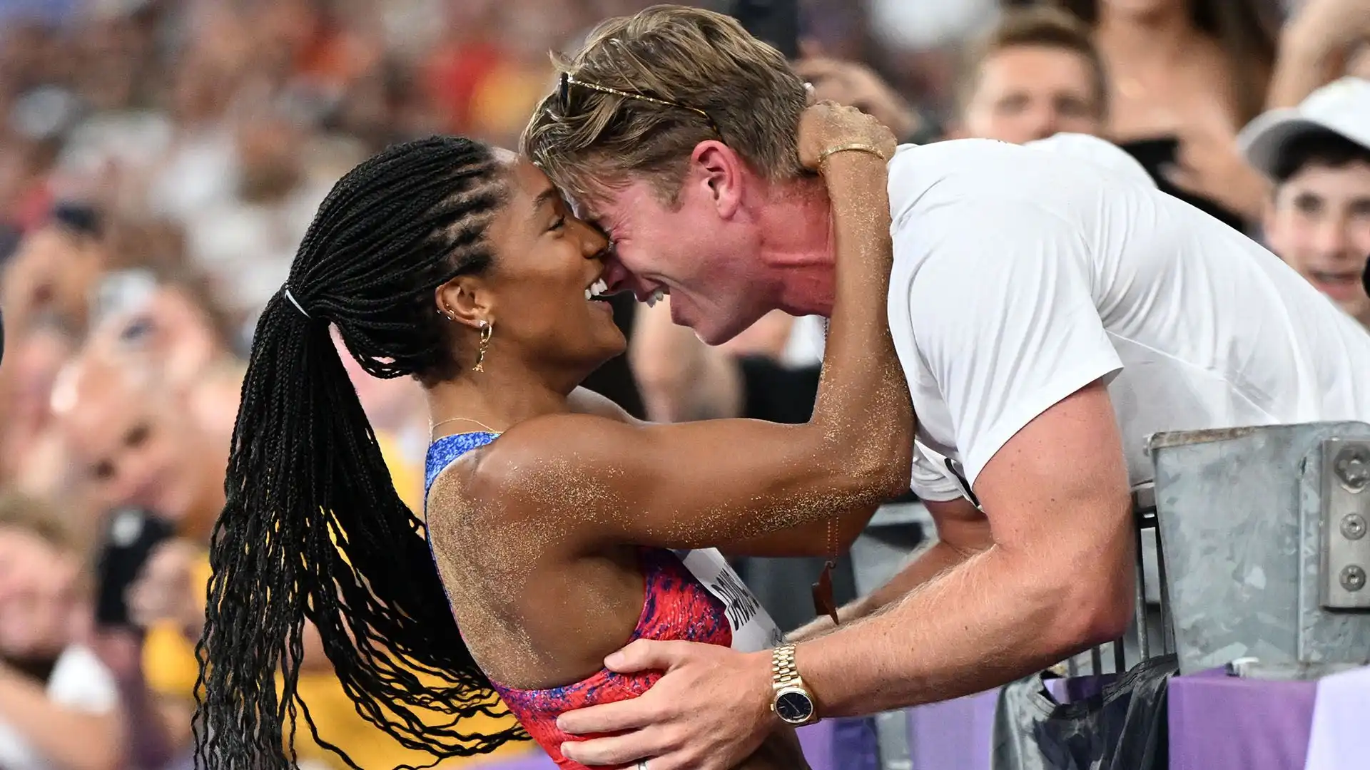 Woodhall ha trionfato nello stesso stadio dove pochi giorni prima aveva vinto sua moglie, Tara Davis-Woodhall, nella finale olimpica di salto in lungo