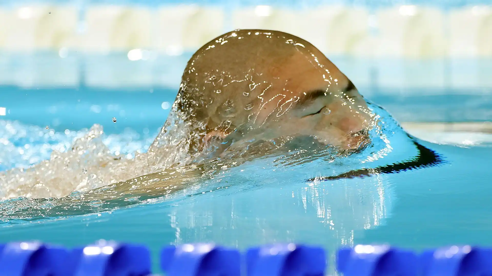 Il nuotatore cinese strabilia tutti con una tecnica incredibile alle Olimpiadi di Parigi