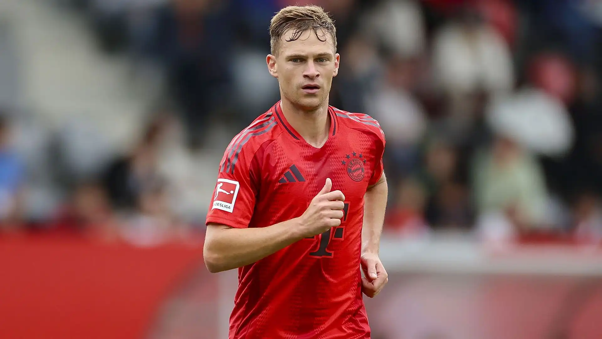 Il Bayern vuole assolutamente confermarlo, e Kimmich sta assumendo un ruolo centrale con la nuova gestione di Vincent Kompany