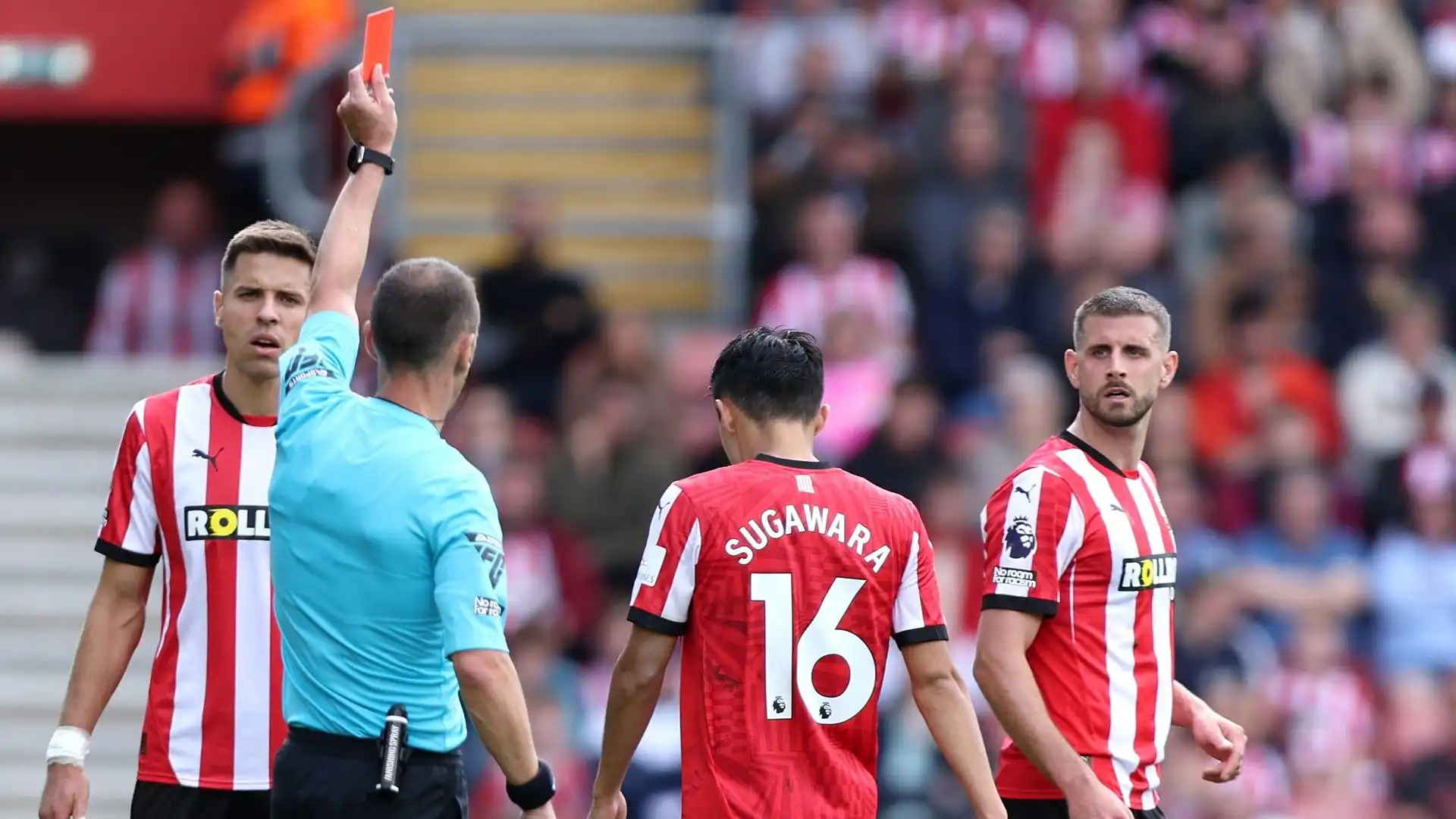 L'arbitro ha poi espulso il calciatore del Southampton