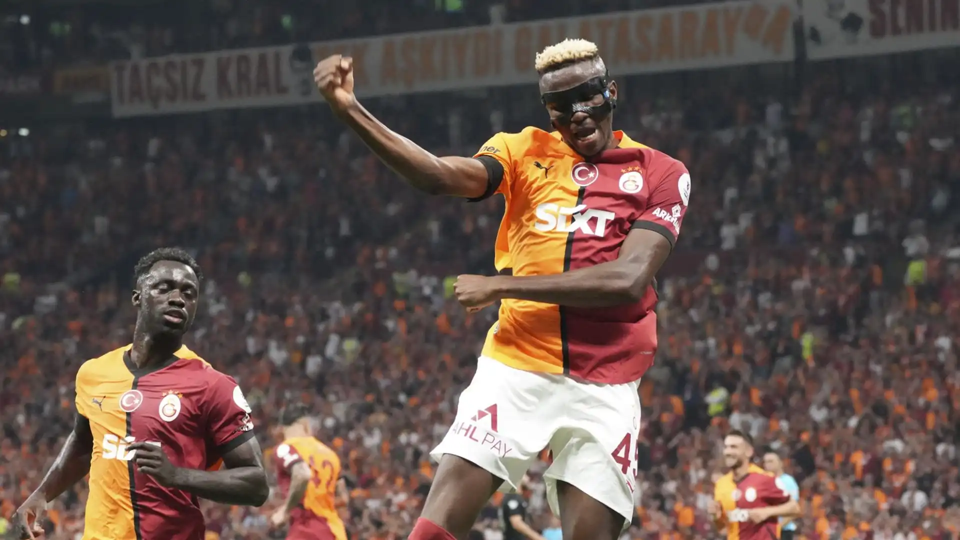 L'attaccante nigeriano ha contribuito alla vittoria per 5-0 del club di Istanbul contro il Rizespor