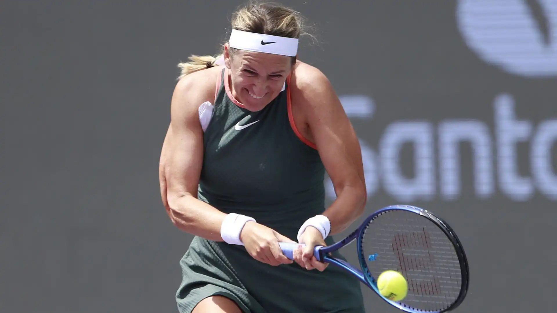 Ha dovuto dare forfait al torneo di Wimbledon sempre per un problema alla spalla