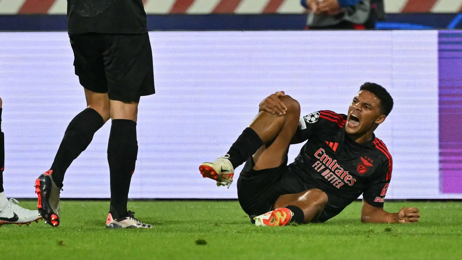 Serata complicata per la stella del Benfica Alexander Bah