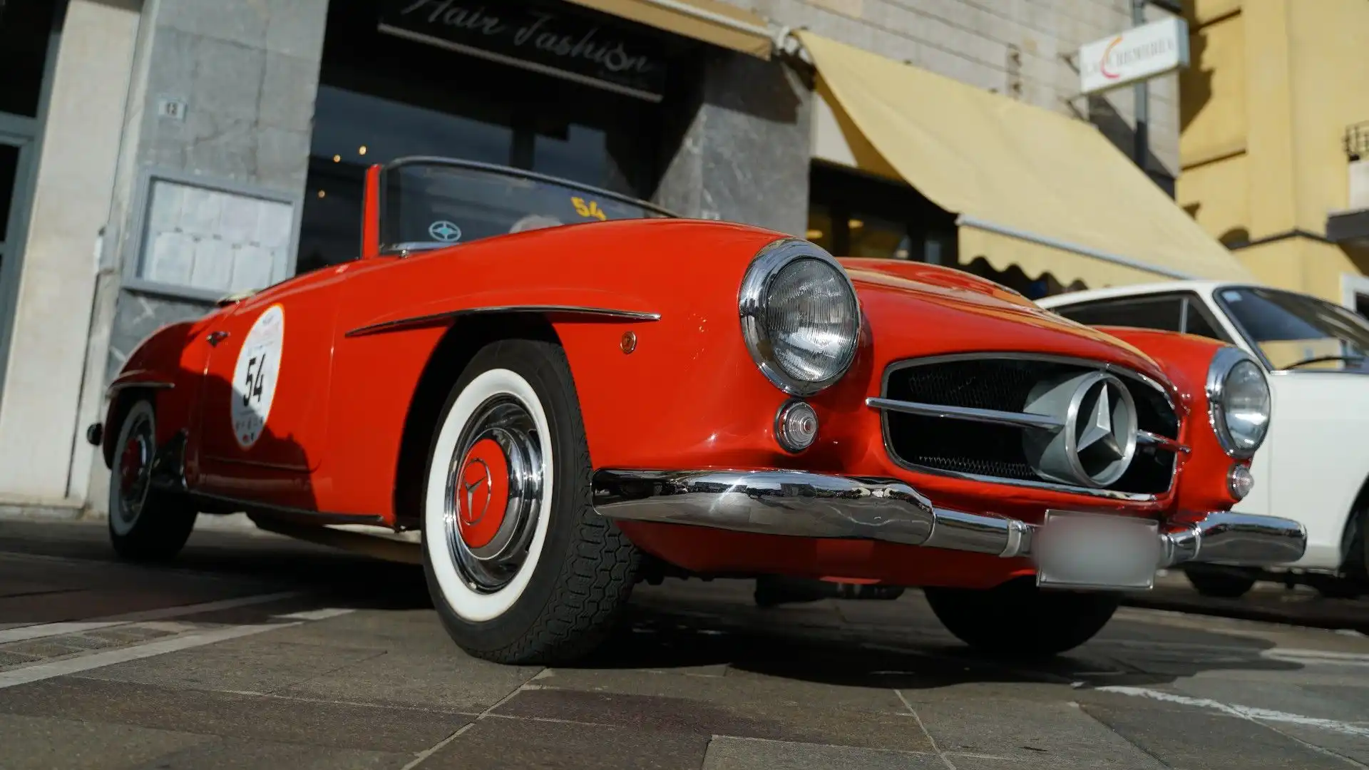 Eleganza senza tempo per la Mercedes 190 SL