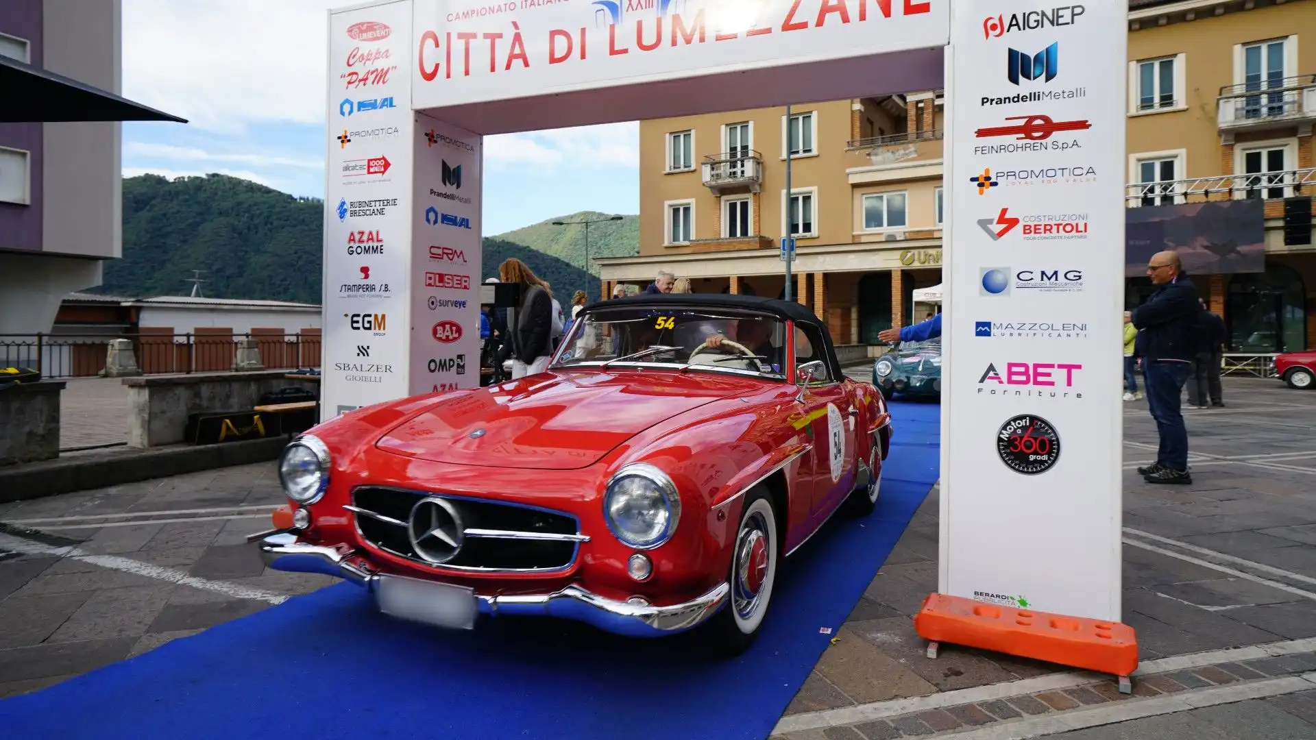 I primi prototipi della 190 SL furono esposti al Salone di New York nel 1954