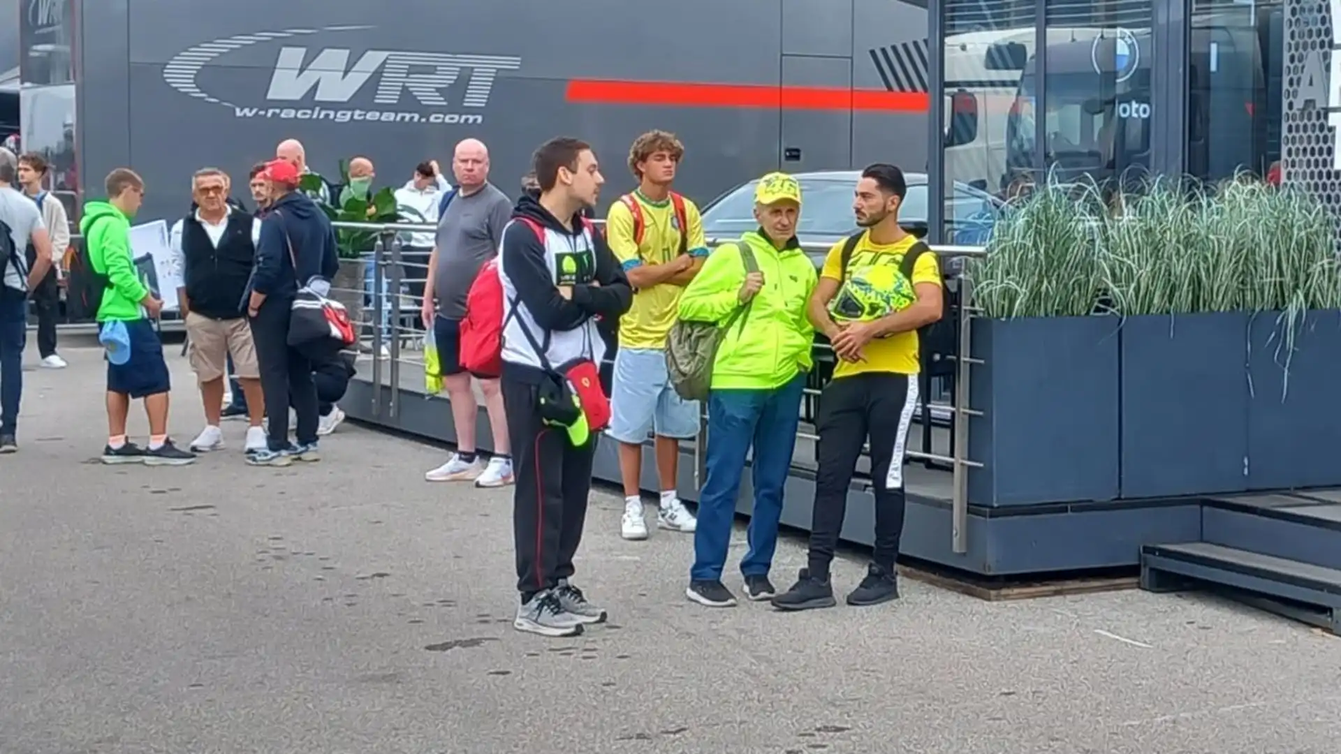 Tanti tifosi cominciano ad arrivare all'Autodromo