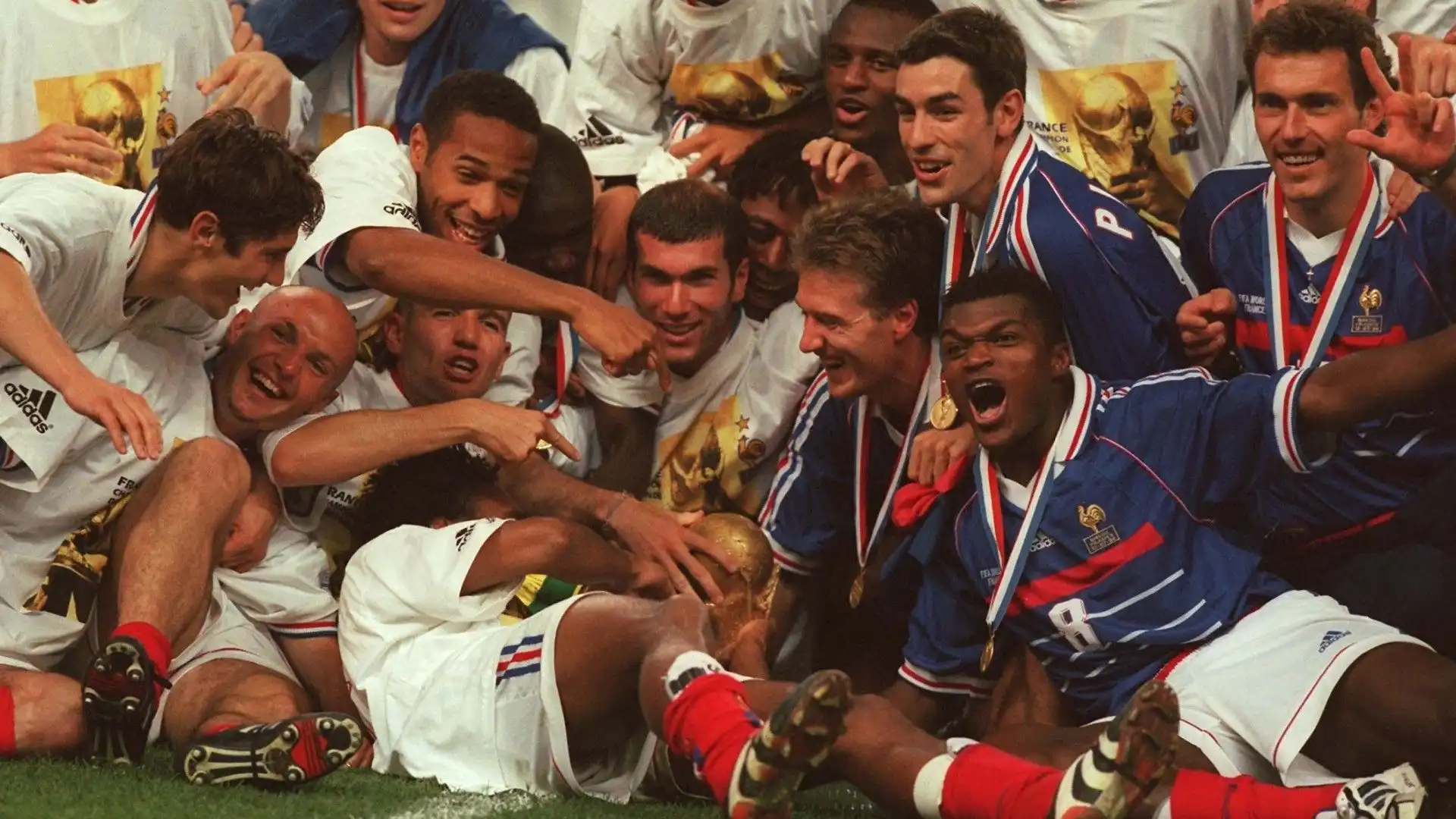 Nel 1998 ha vinto il Mondiale, oggi fa l'attore: le foto dell'ex campione