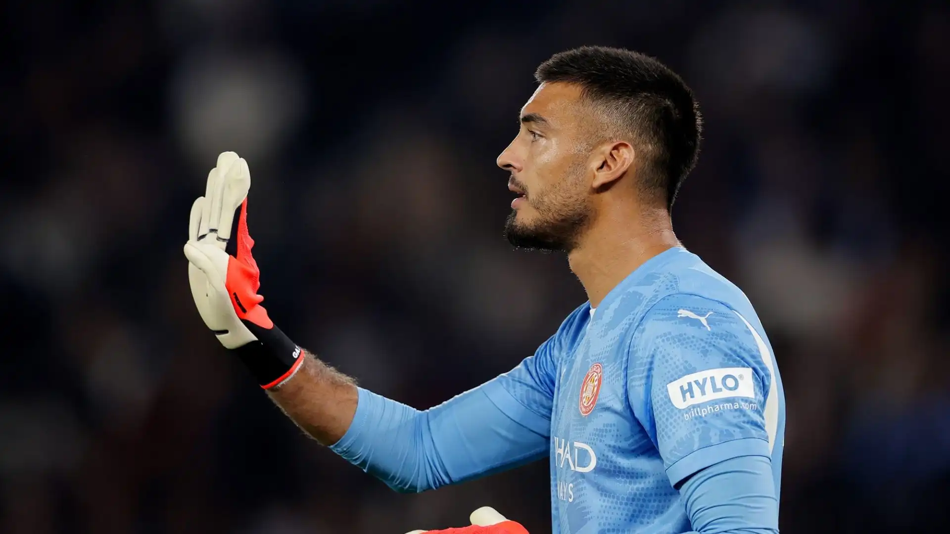 Paulo Gazzaniga è sconvolto dopo l'errore che è costato al Girona la sconfitta all'esordio in Champions League contro il PSG