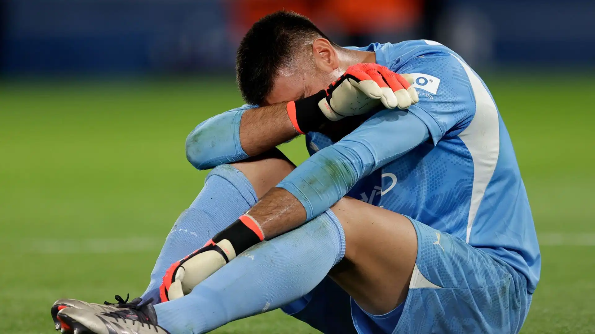 Il portiere piange dopo l'incredibile errore