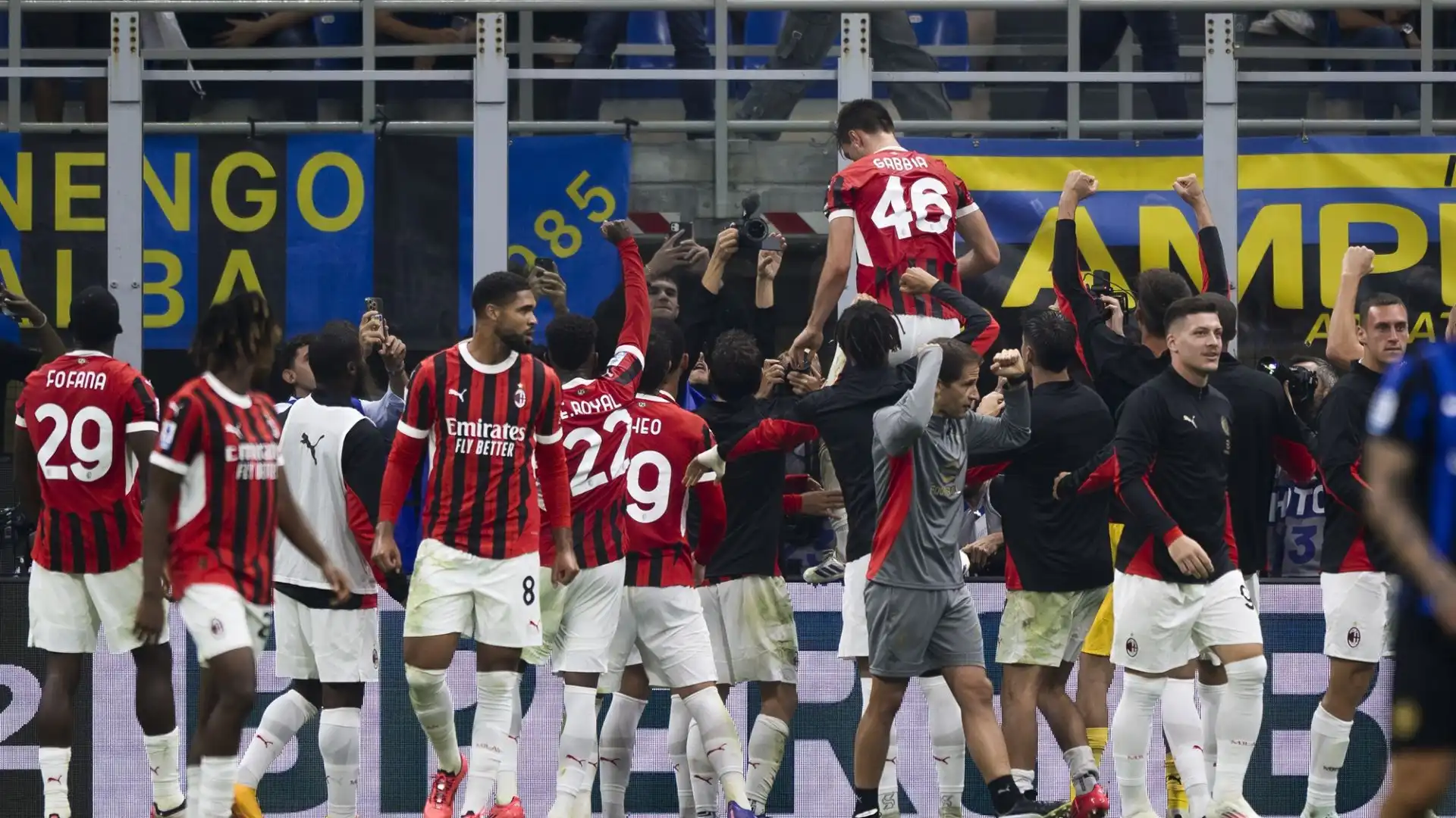 L'attaccante resterà nei rossoneri almeno fino al termine di questa stagione