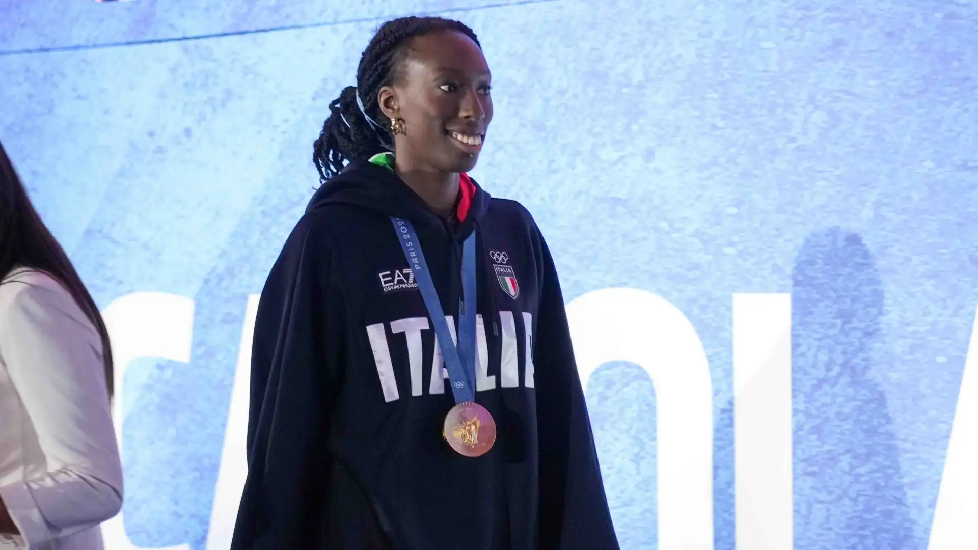 Le tredici azzurre, accompagnante dall’intero staff. Ricevuto l’applauso della platea, Anna Danesi e compagne si sono poi accomodate dando dunque il via alla Cerimonia.