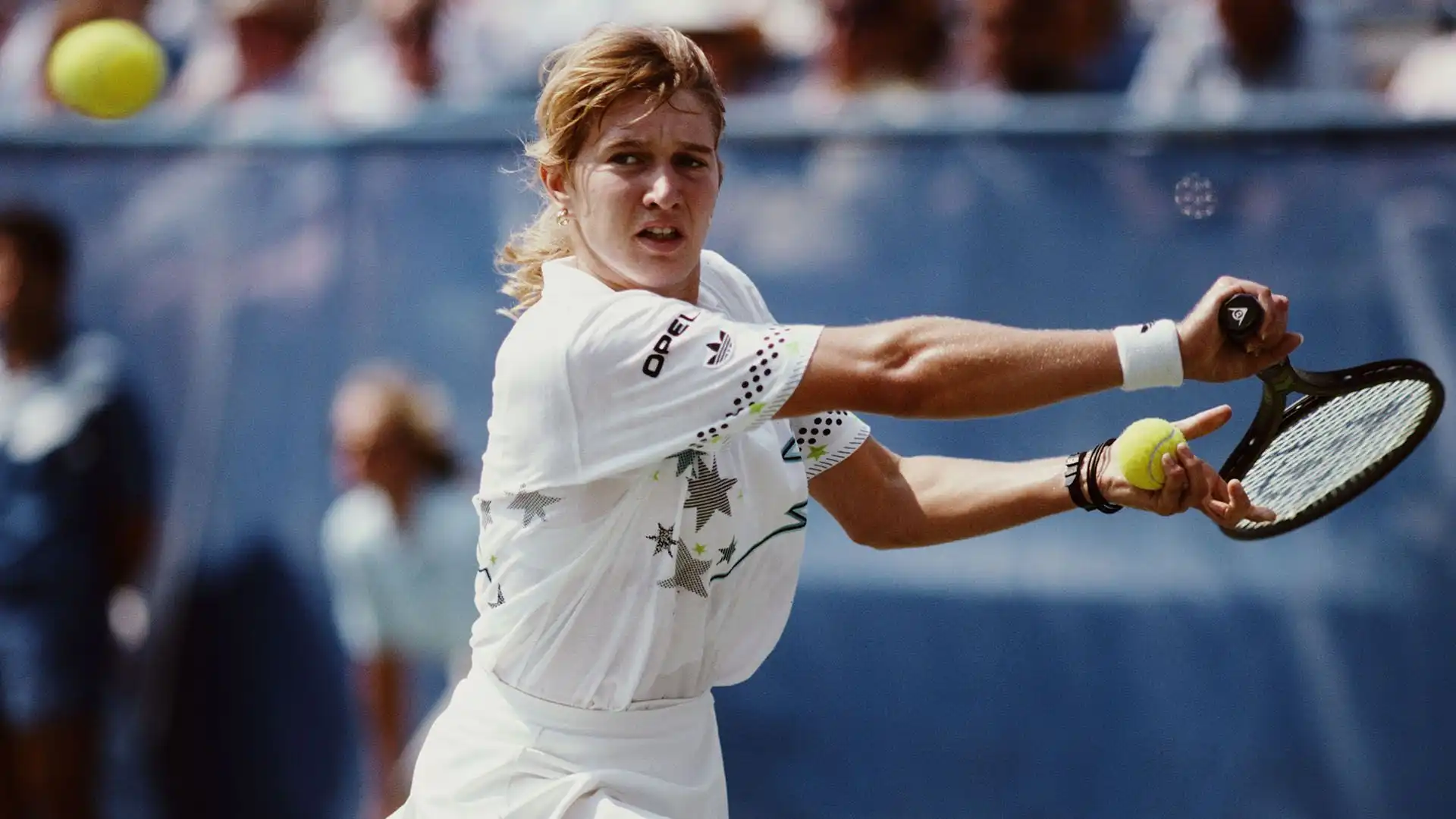 Steffi Graf: patrimonio netto 150 milioni di dollari. E' l'unica tennista ad aver conquistato il Golden Slam, vincendo i quattro titoli del Grande Slam e la medaglia d'Oro alle Olimpiadi nello stesso anno. Sposata con Andre Agassi