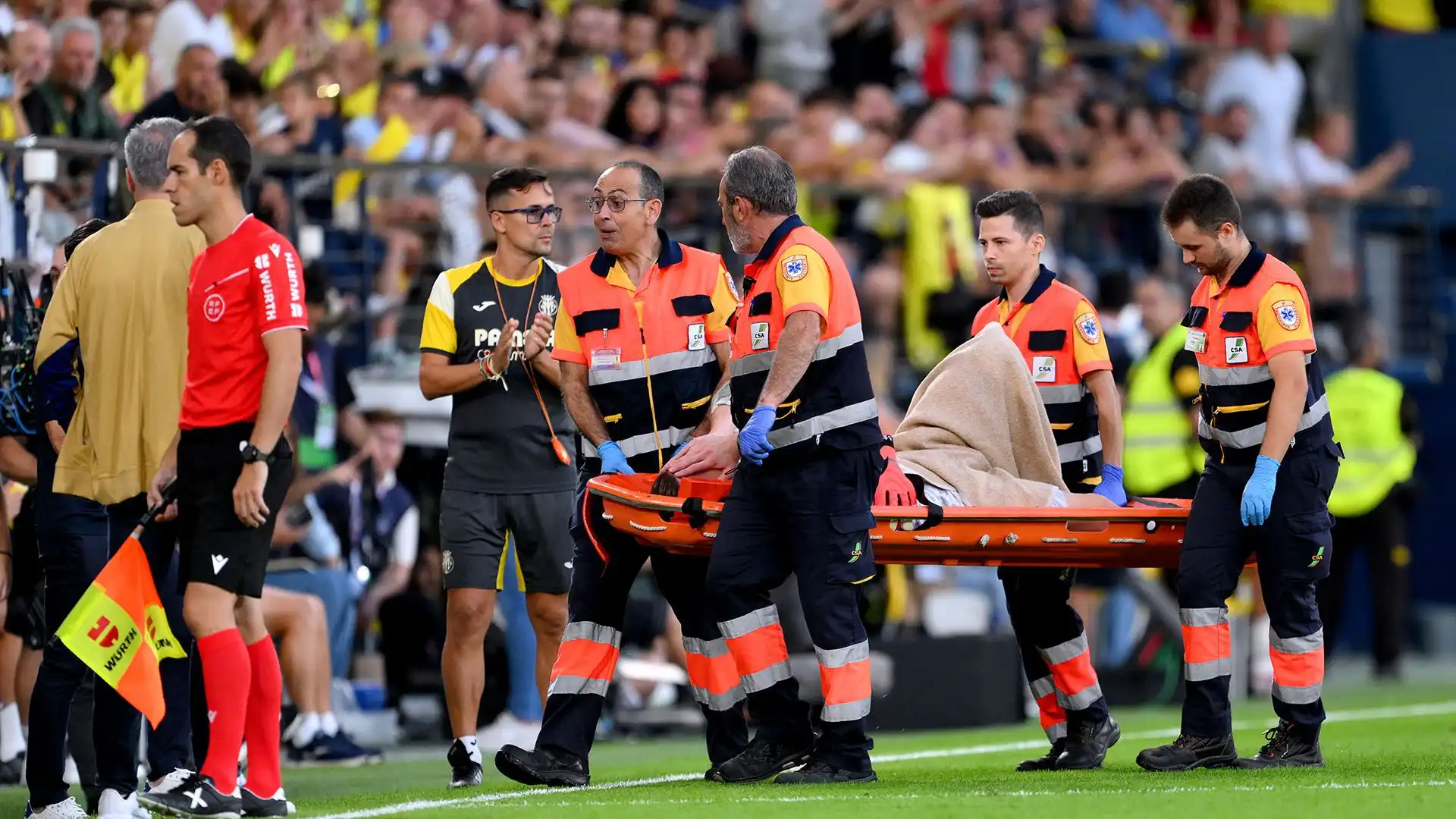 Il portiere è uscito dal campo in barella mentre piangeva