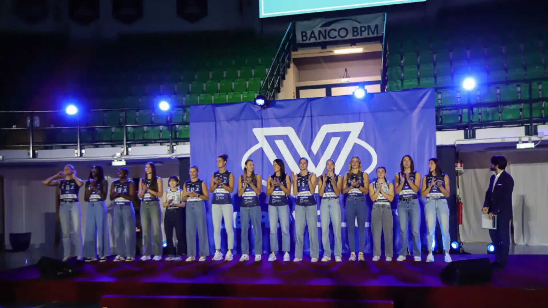 Una ad una le atlete sono salite sul palco e sono state celebrate le quattro medagliate dei Giochi Olimpici di Parigi 2024: Danesi, Egonu, Orro e Sylla.