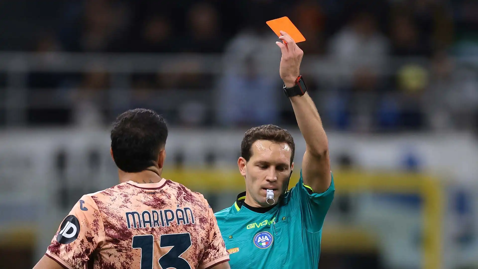 Dopo venti minuti l'arbitro ha cacciato il cileno