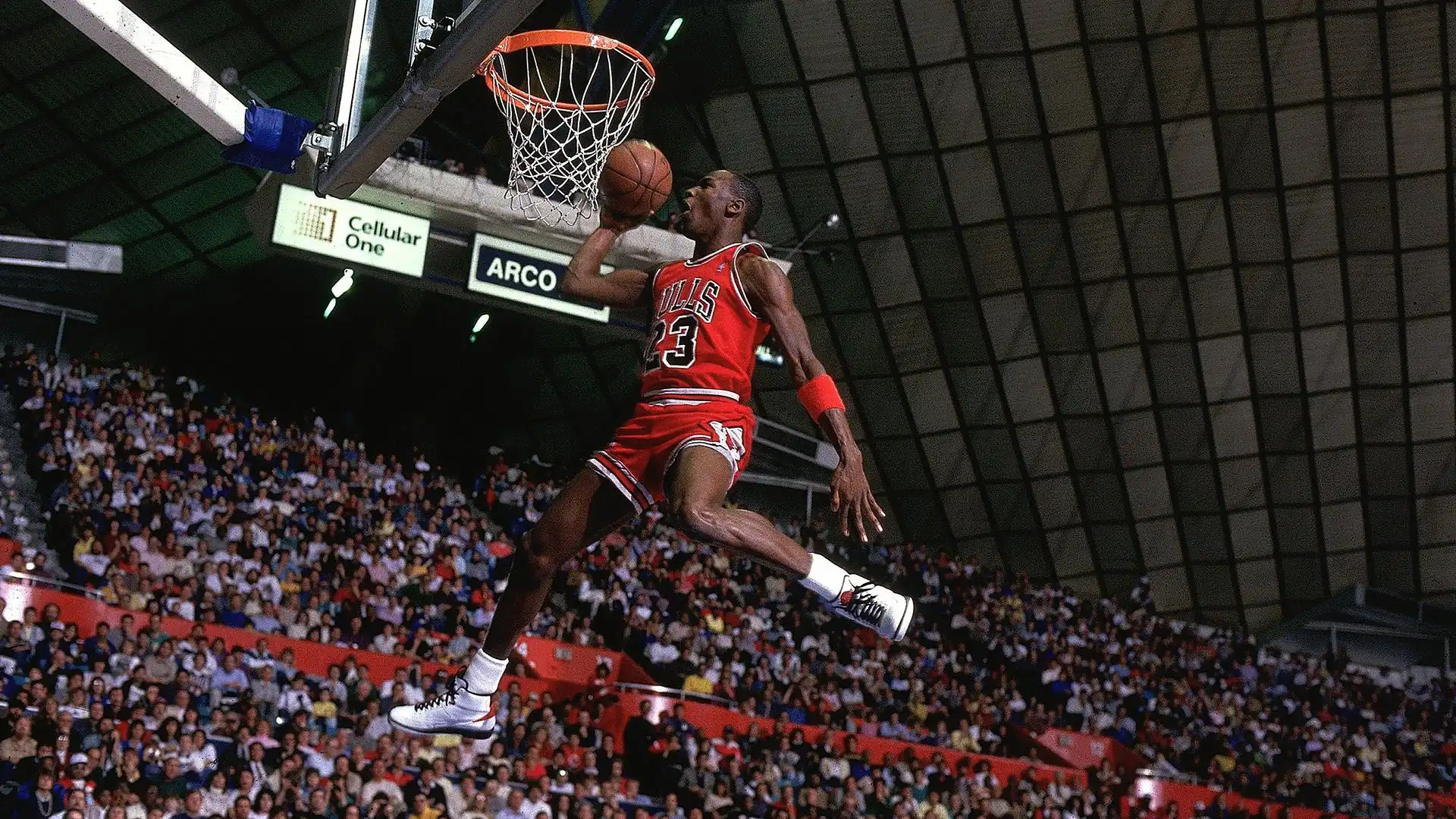 1. Michael Jordan: la leggenda del basket ha un patrimonio netto di 3,15 miliardi di dollari. Famosissimo il suo marchio di calzature