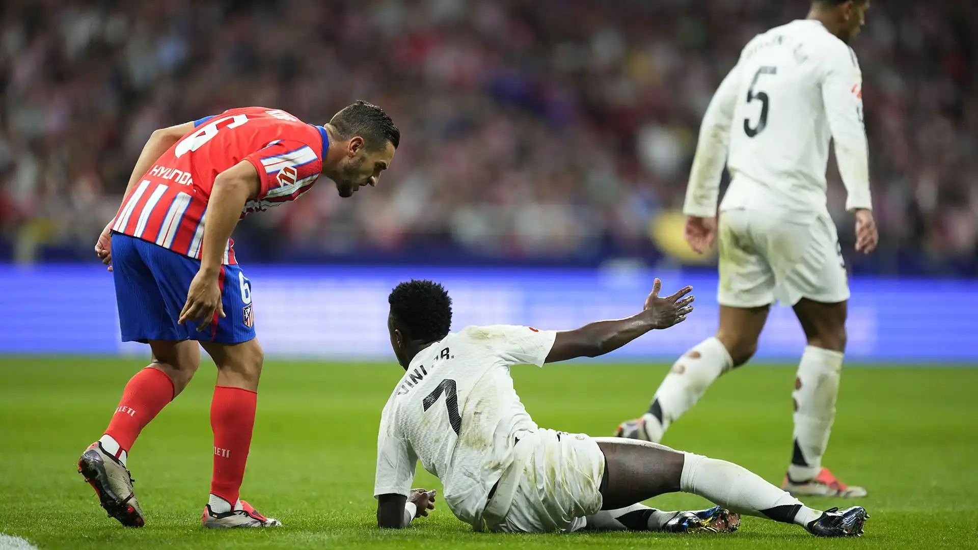 Dopo un rimprovero del capitano dell'Atletico, la stella del Real Madrid ha cominciato a provocarlo apertamente