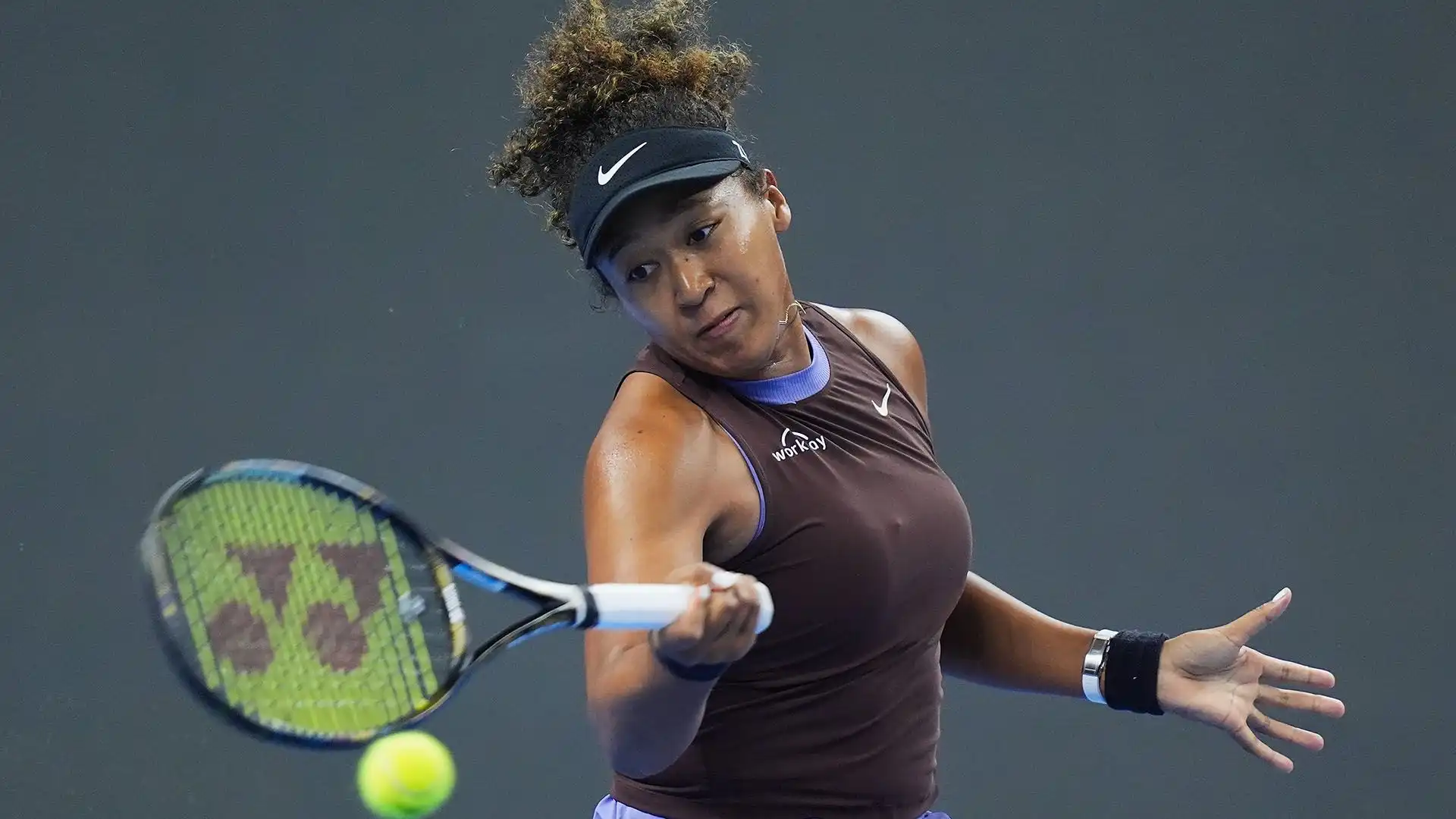 Naomi Osaka, impegnata a risalire il ranking WTA, spera ora che il problema non sia troppo grave