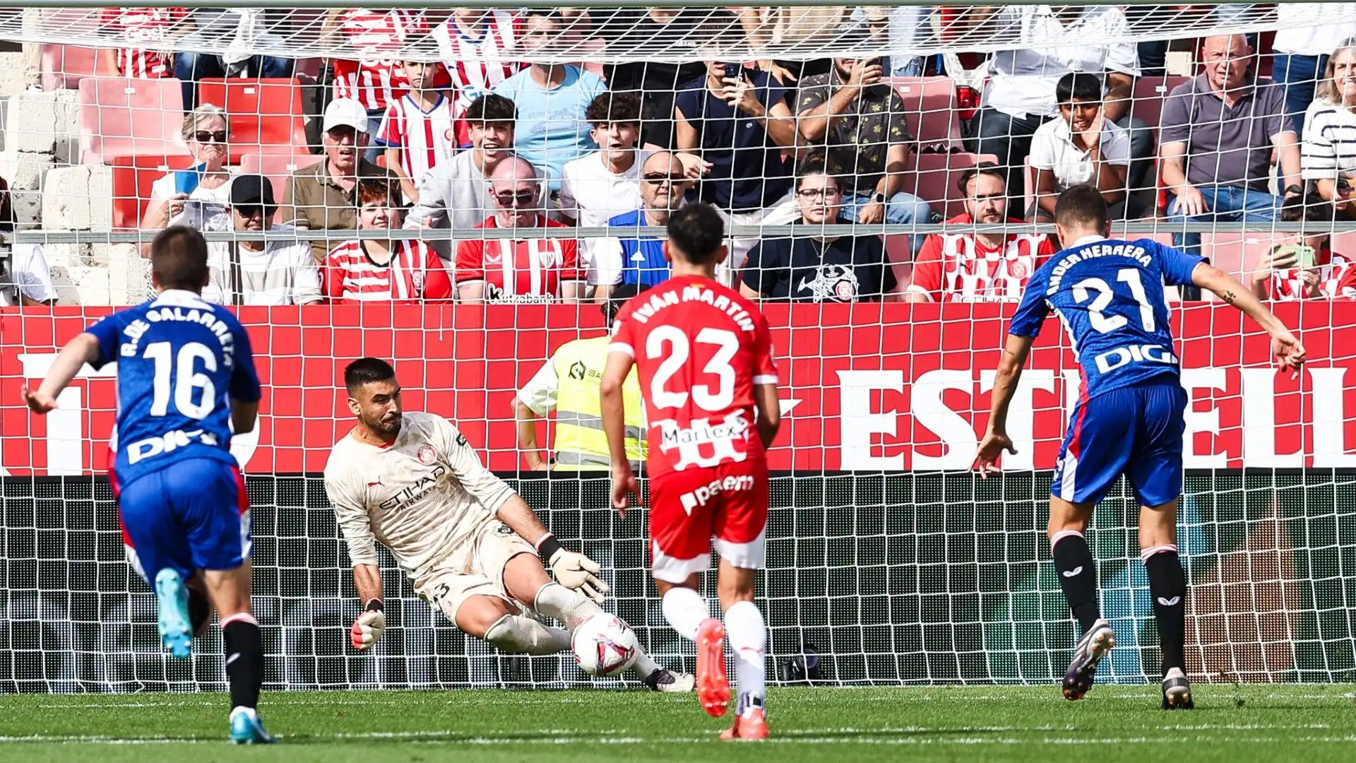 Paulo Gazzaniga è stato abilissimo a parare il tiro nell'angolino sinistro