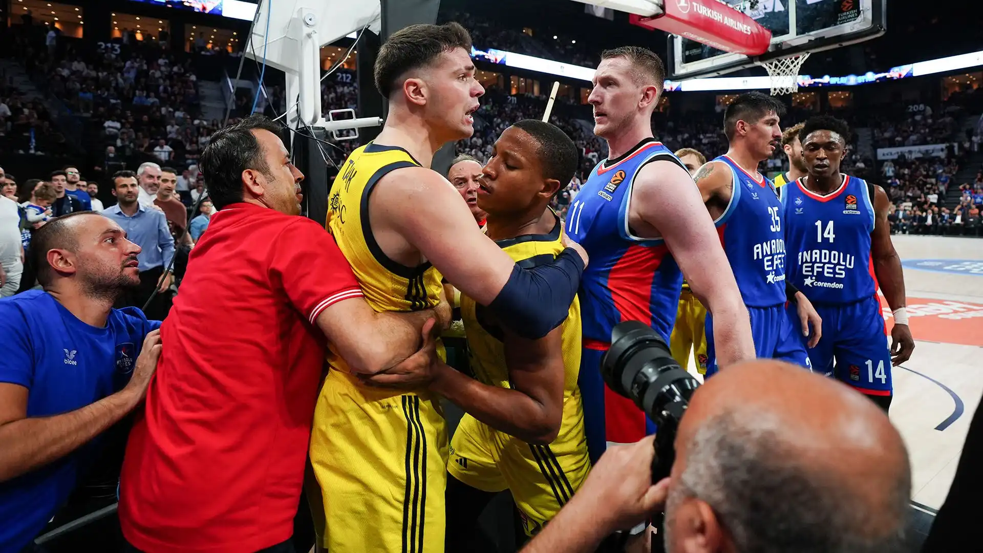 Il Fenerbahce ha vinto il match 83-78