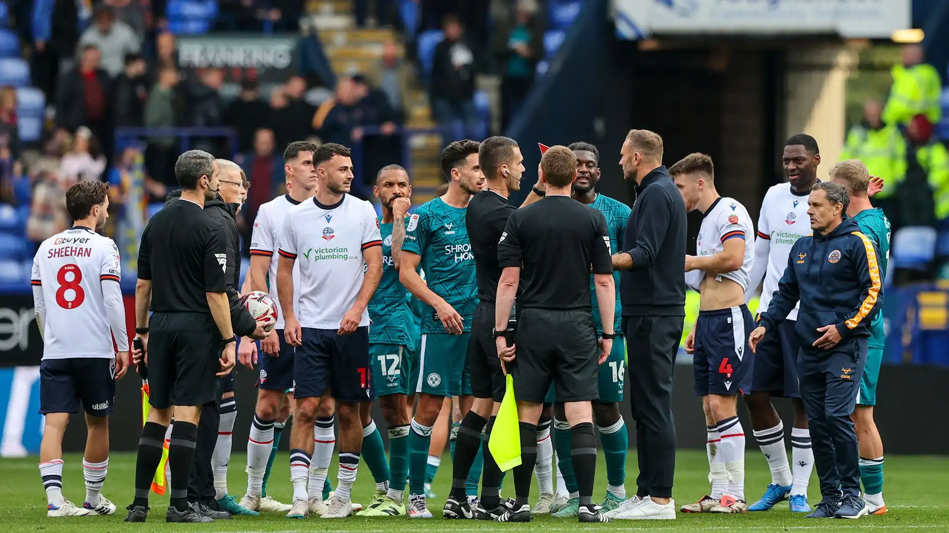 Evatt si era prima lamentato con l'arbitro Declan Bourne per alcune decisioni