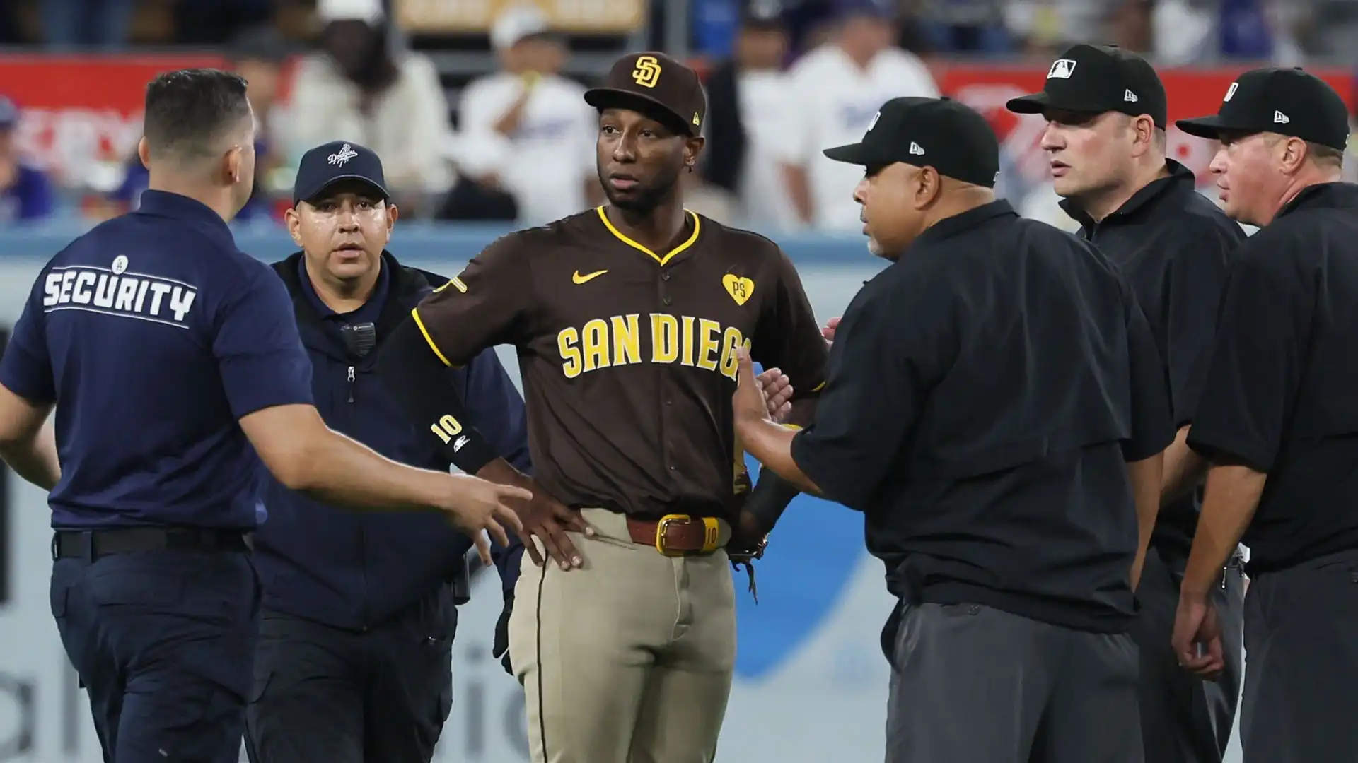 Il gioco è rimasto fermo per alcuni minuti durante il settimo inning