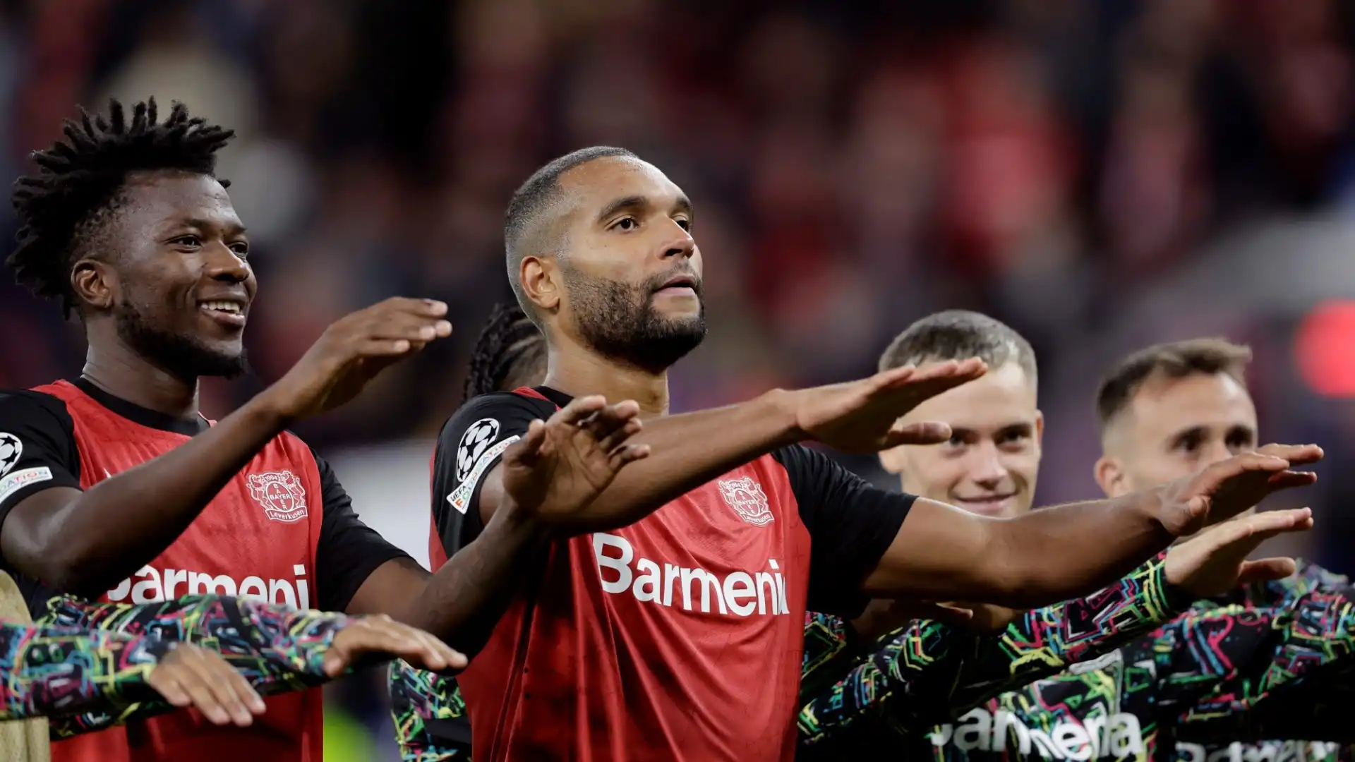 Tah via subito, il Bayer Leverkusen festeggia. Foto