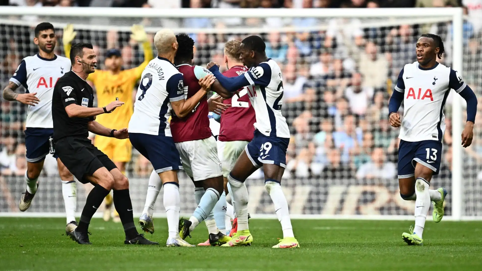 Sui social i tifosi del Tottenham hanno espresso il loro dissenso verso la decisione