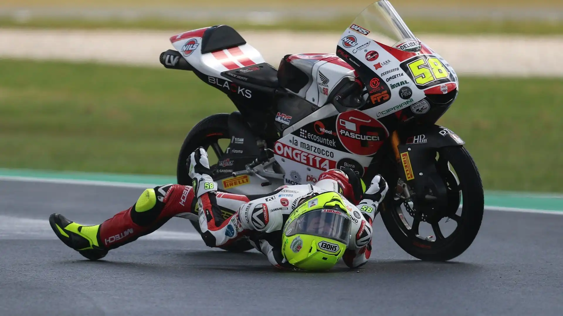 Quante cadute in pista a Phillip Island!