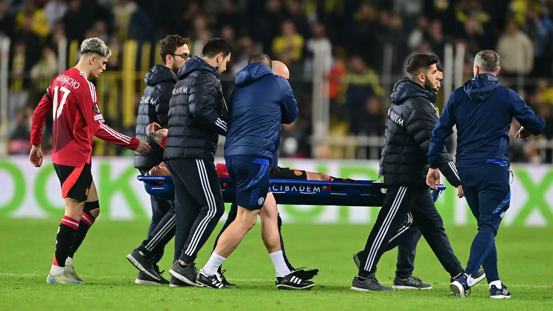 Il brasiliano si è infortunato nella sfida contro il Fenerbahce