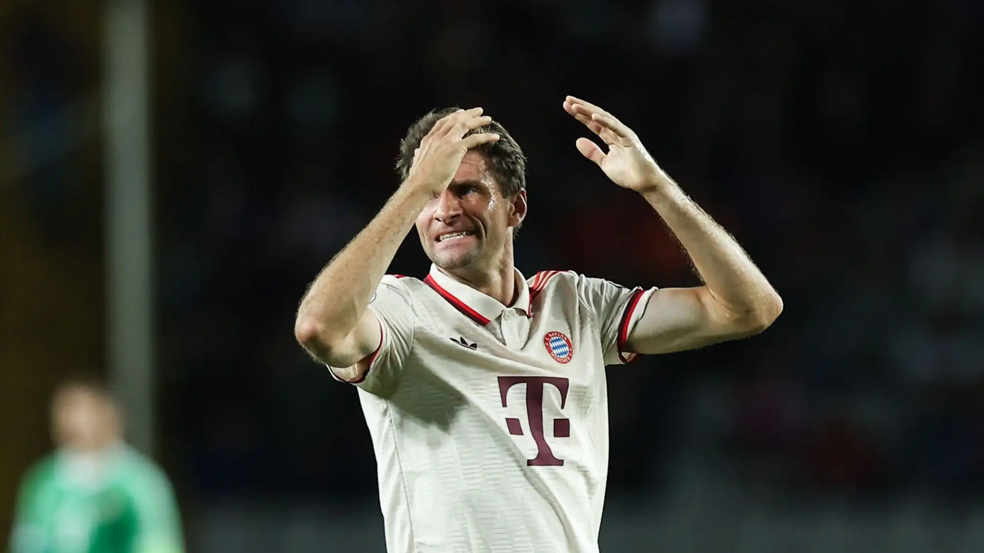 Nel mirino dei tifosi c'è tutta la squadra, anche le leggende Manuel Neuer e Thomas Müller