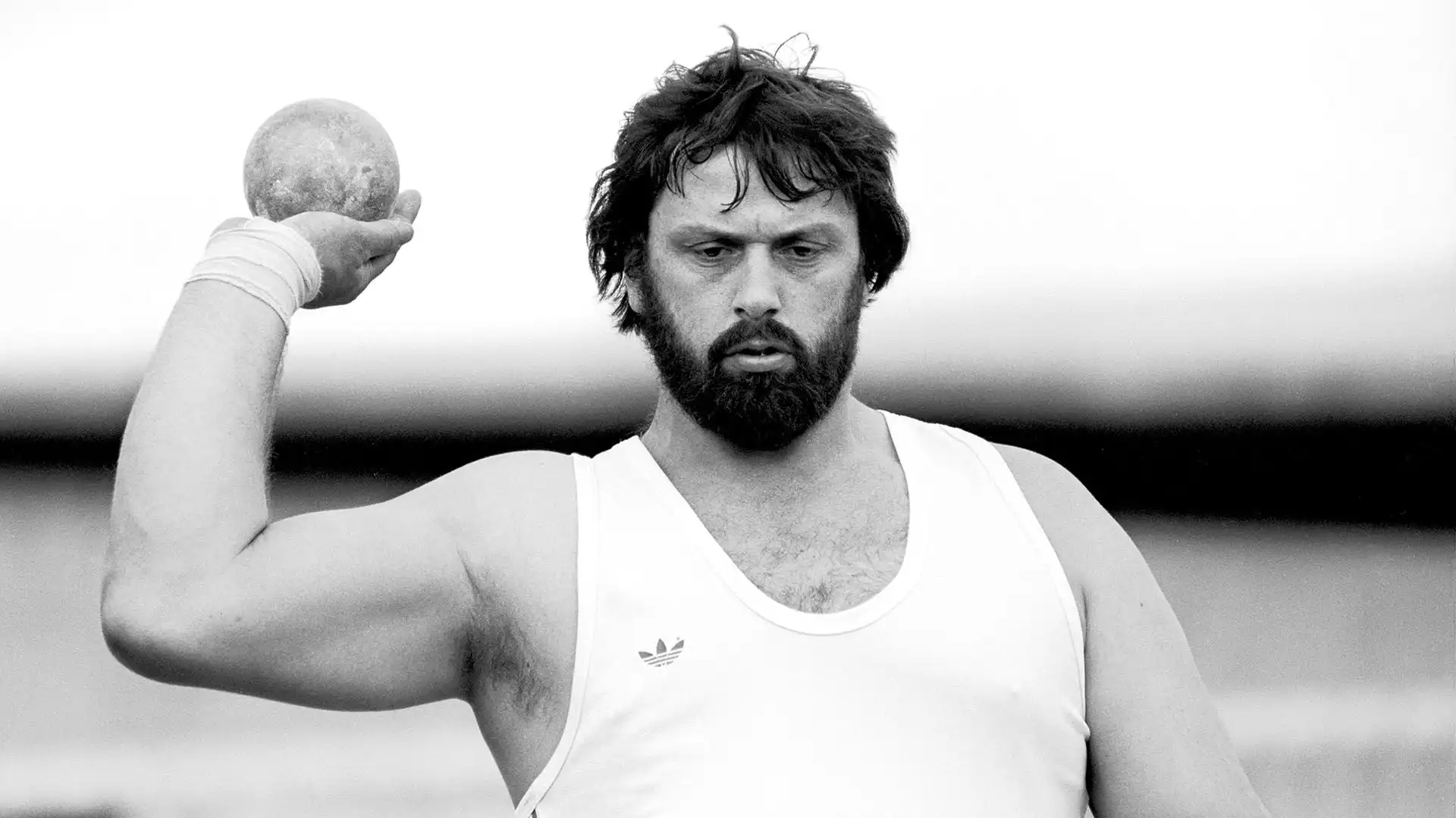 Geoff Capes è ancora detentore del record britannico di lancio del peso, effettuato nel 1980