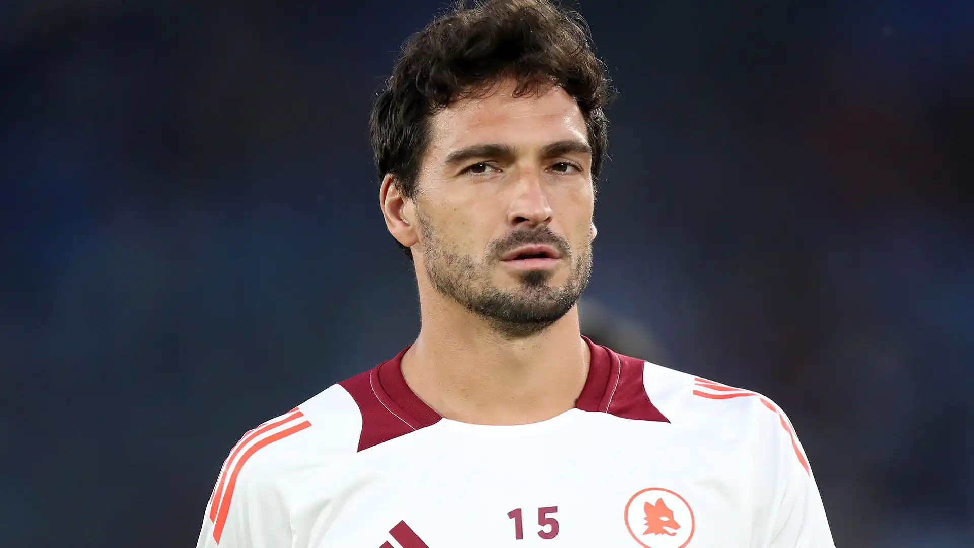 Mats Hummels non gioca e i tifosi della Roma si infuriano