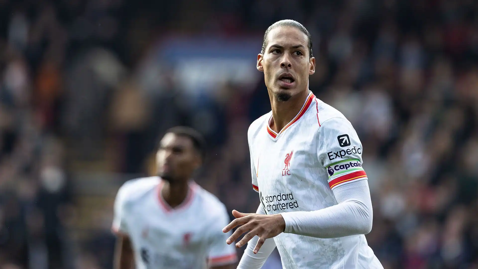 Il futuro di Virgil van Dijk è un mistero: sta parlando con il club per il rinnovo ma manca ancora l'accordo