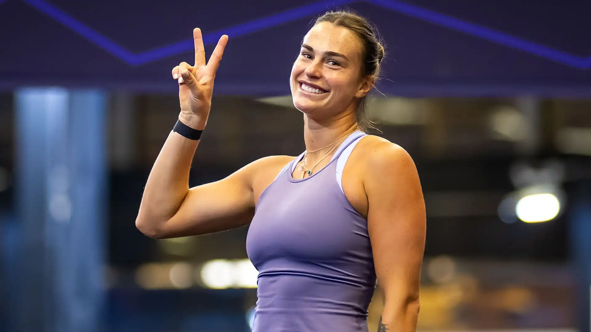 Le foto di Aryna Sabalenka che ride e scherza in allenamento