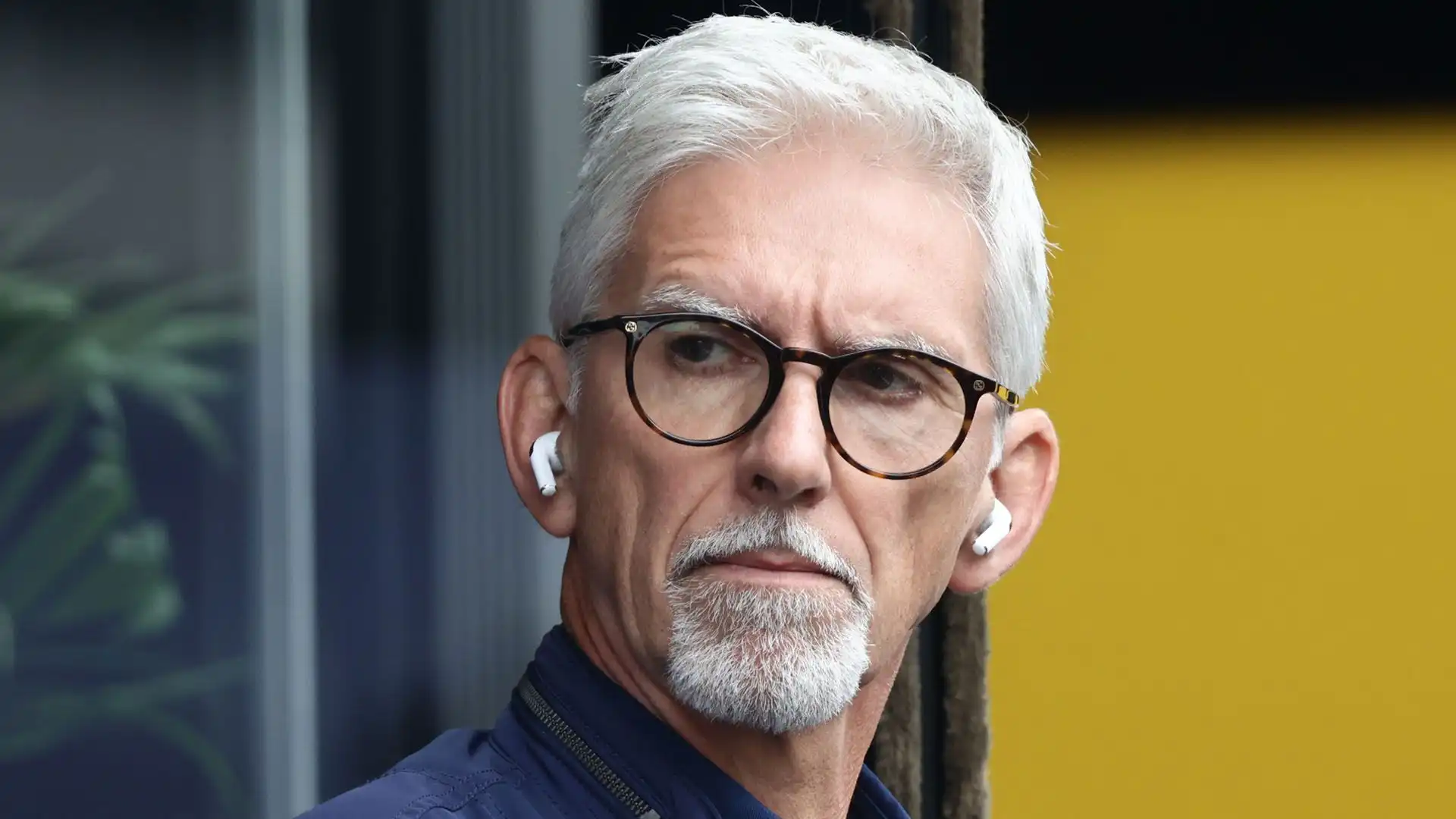 L'ex campione del mondo di Formula 1 Damon Hill non risparmia le parole nei confronti del pilota della Red Bull, e ci va giù pesante