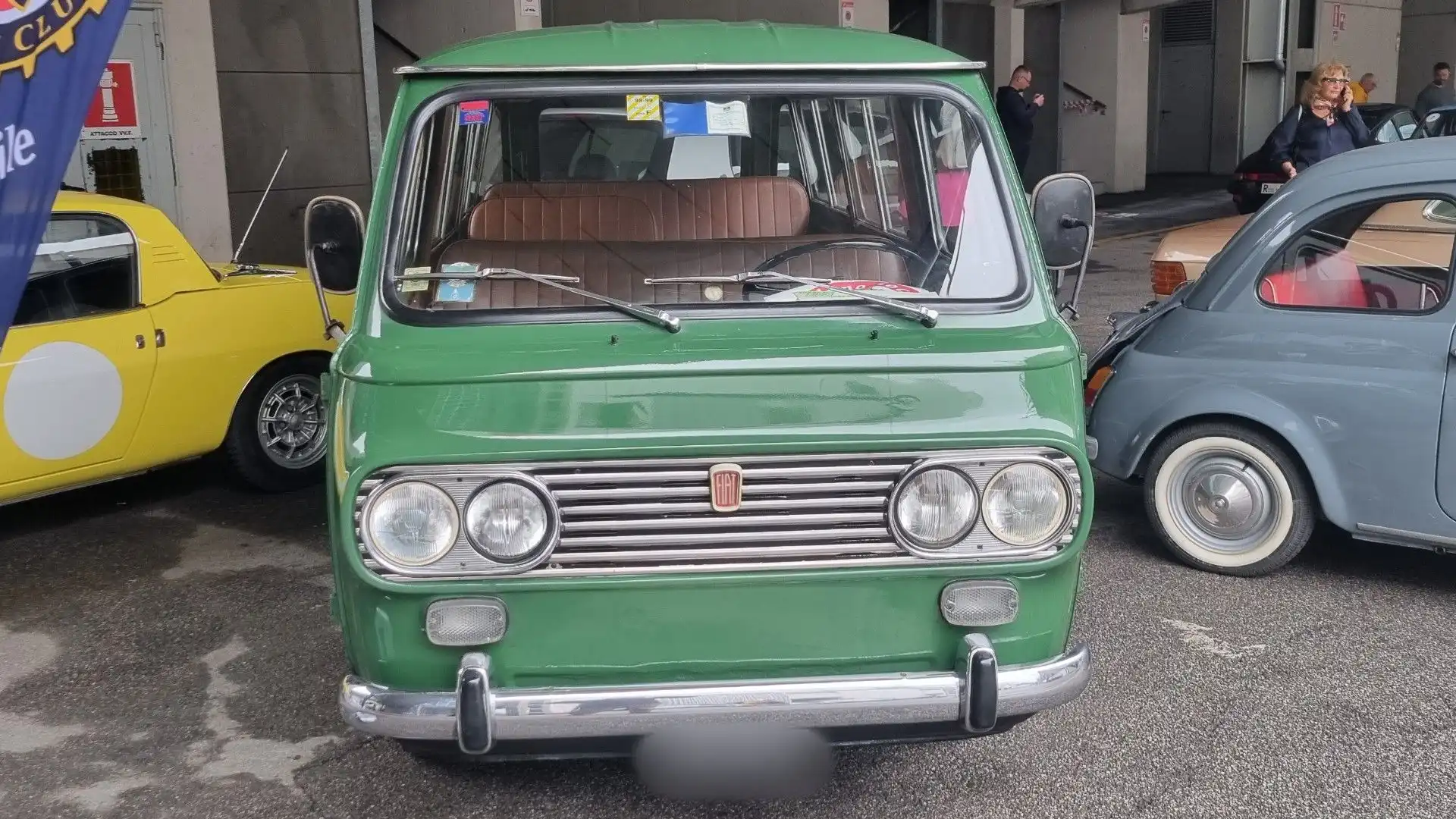 La Fiat 850 Familiare rappresenta la sua versione finestrata