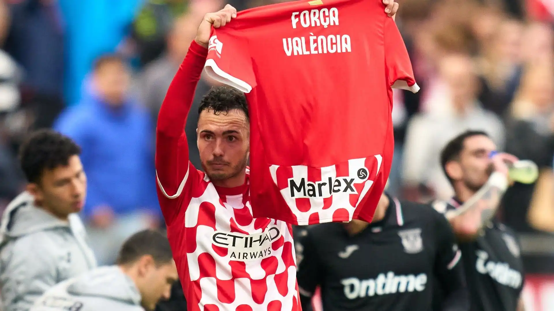 Il difensore, dopo il gol segnato contro il Leganes, ha mostrato una maglia speciale con la scritta 'Forza Valencia'